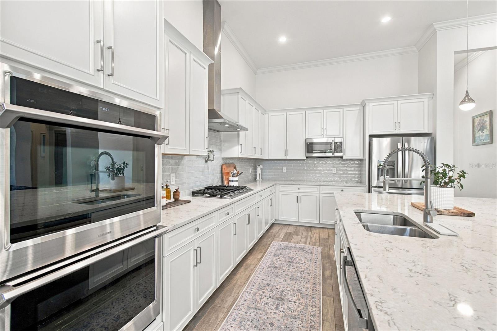 832 MANNS HARBOR DR