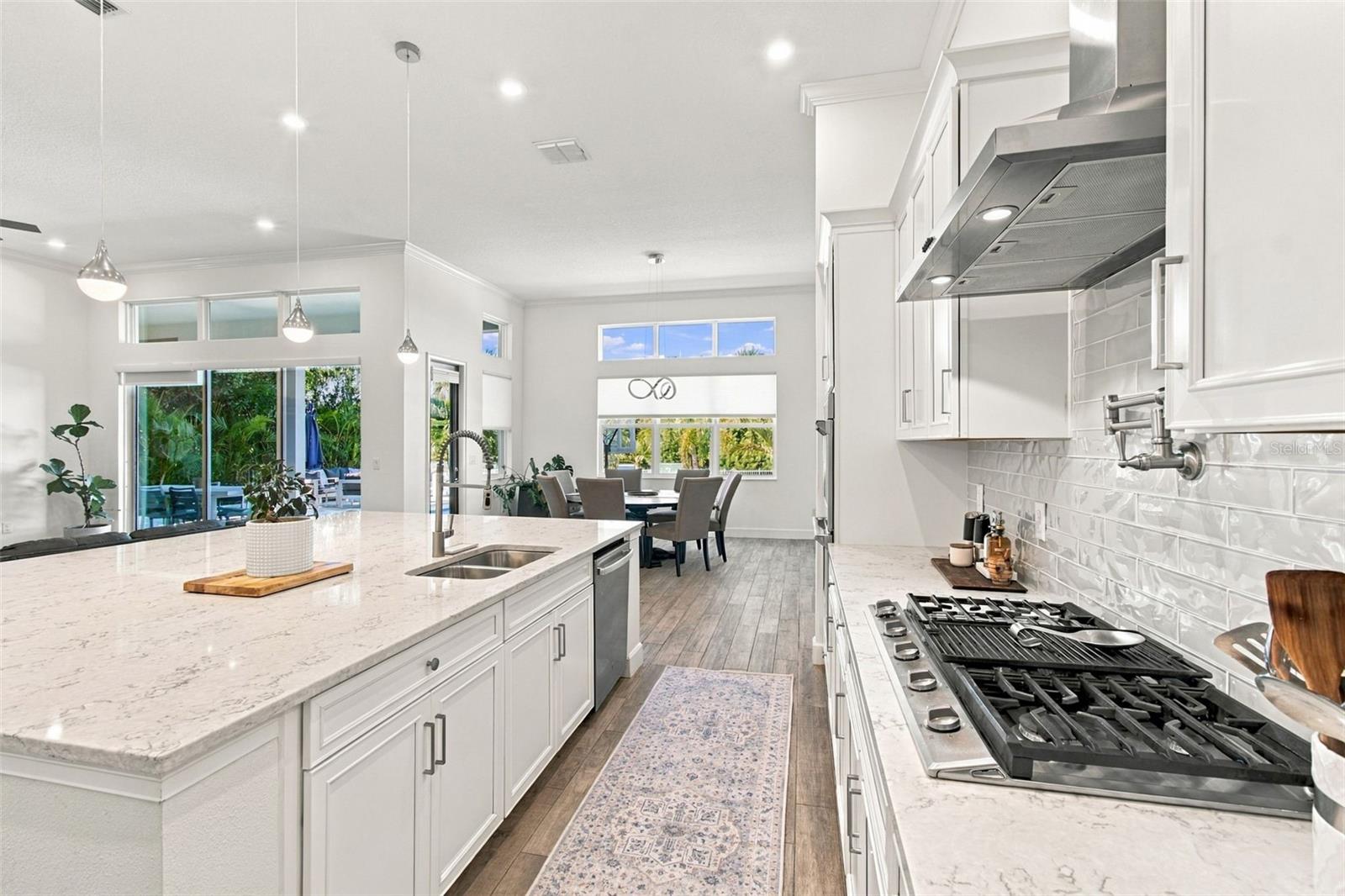 832 MANNS HARBOR DR