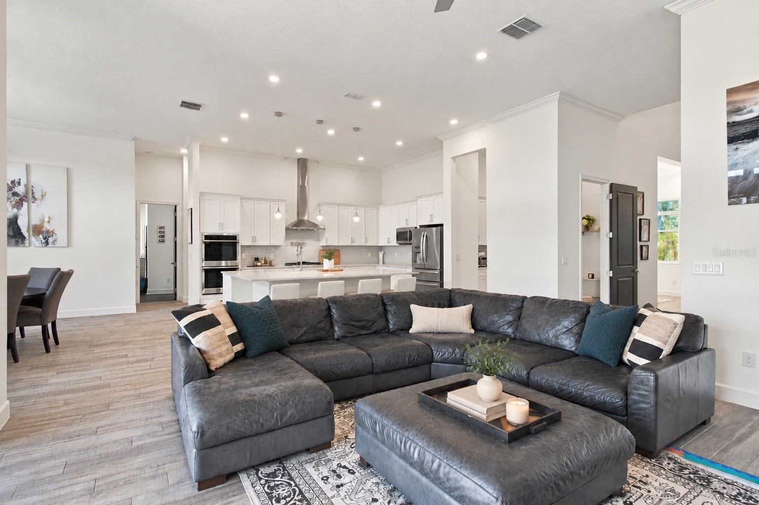 832 MANNS HARBOR DR