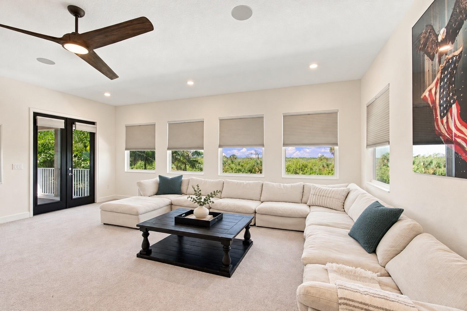 832 MANNS HARBOR DR