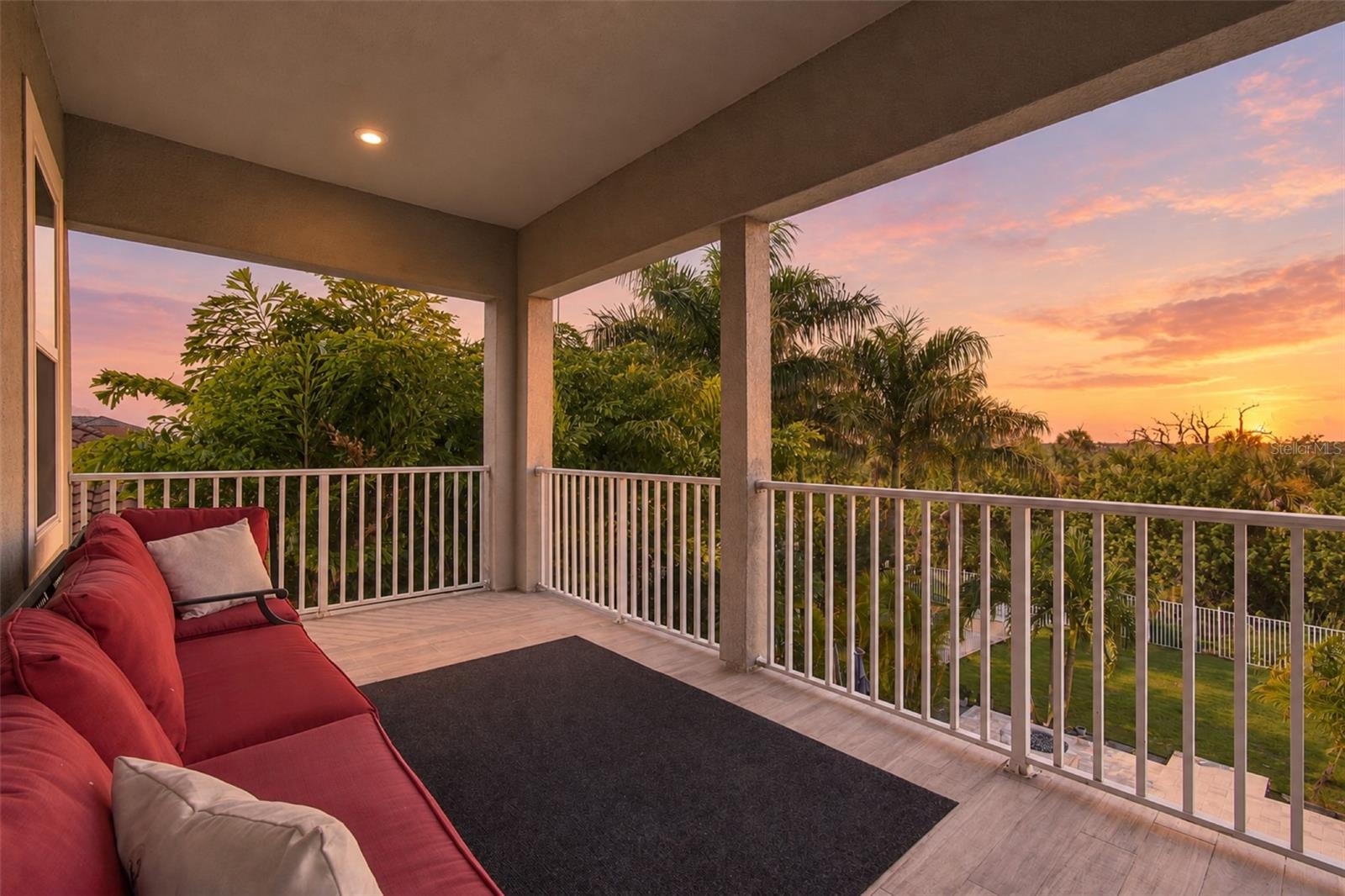 832 MANNS HARBOR DR