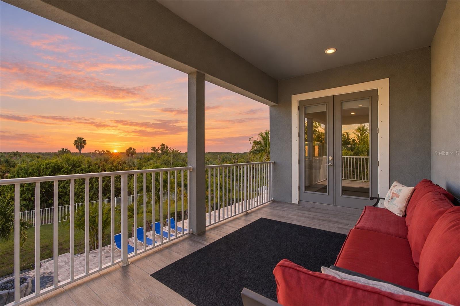 832 MANNS HARBOR DR