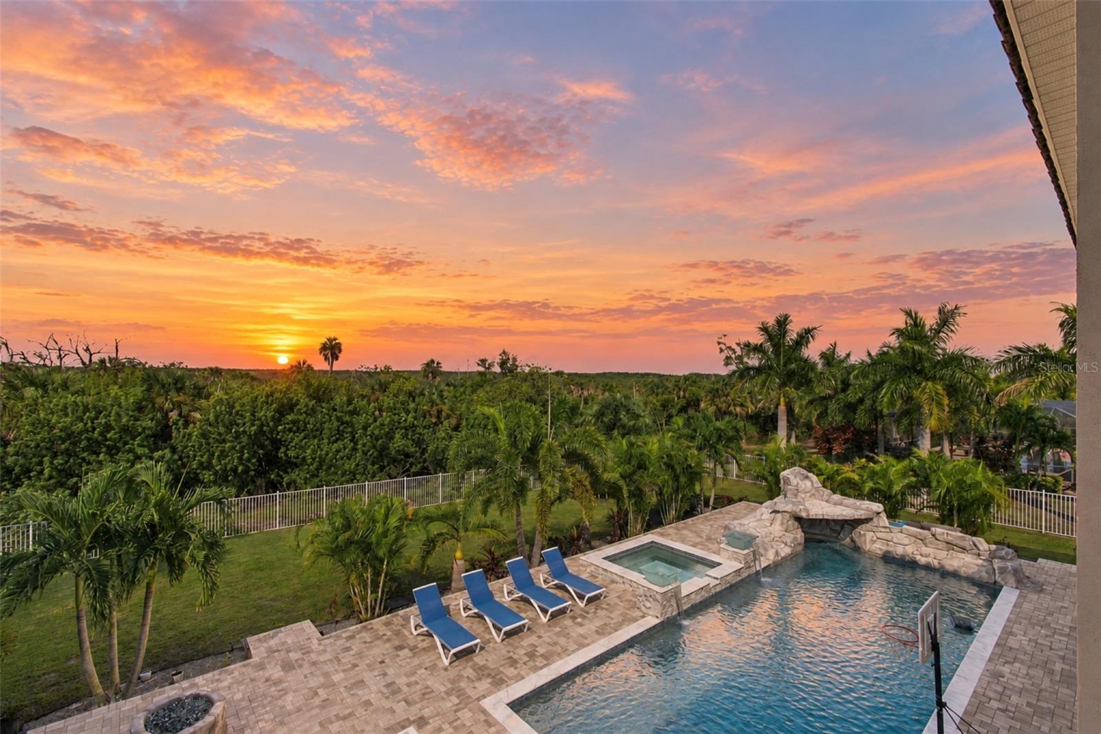 832 MANNS HARBOR DR