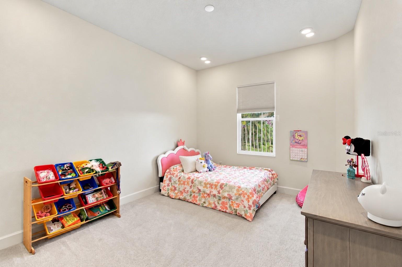 832 MANNS HARBOR DR