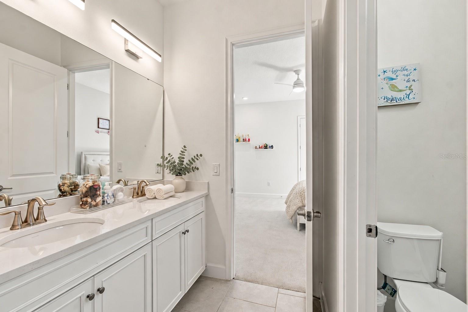 832 MANNS HARBOR DR