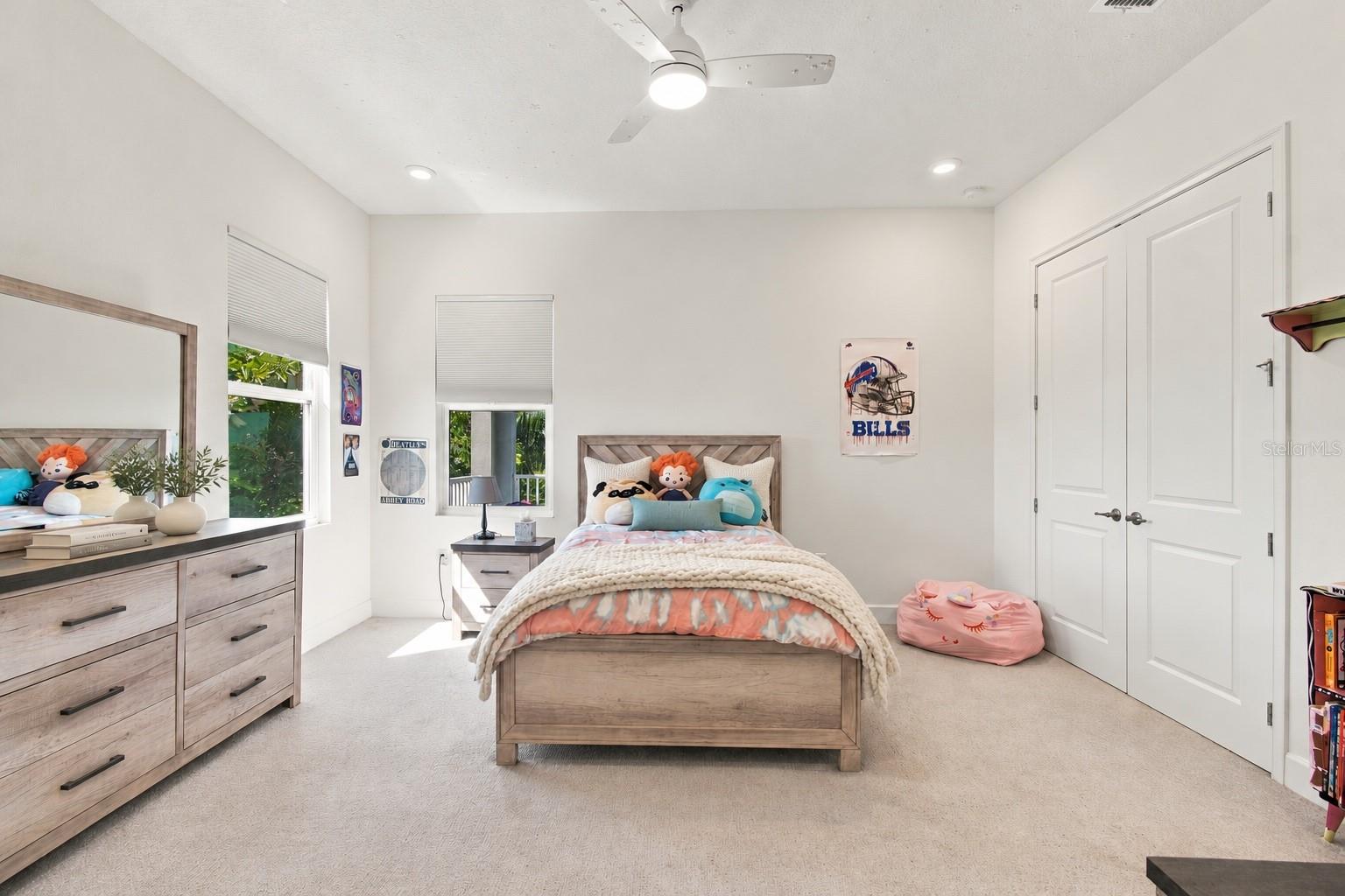 832 MANNS HARBOR DR