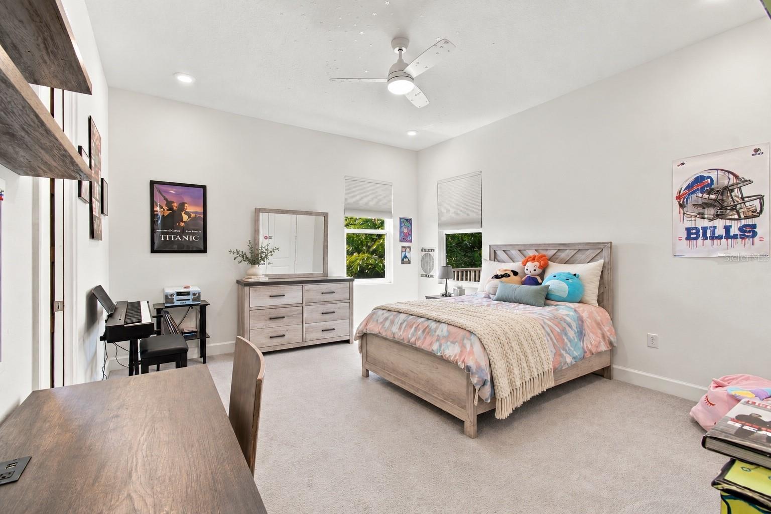 832 MANNS HARBOR DR