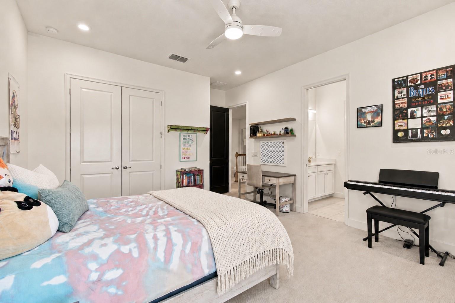 832 MANNS HARBOR DR
