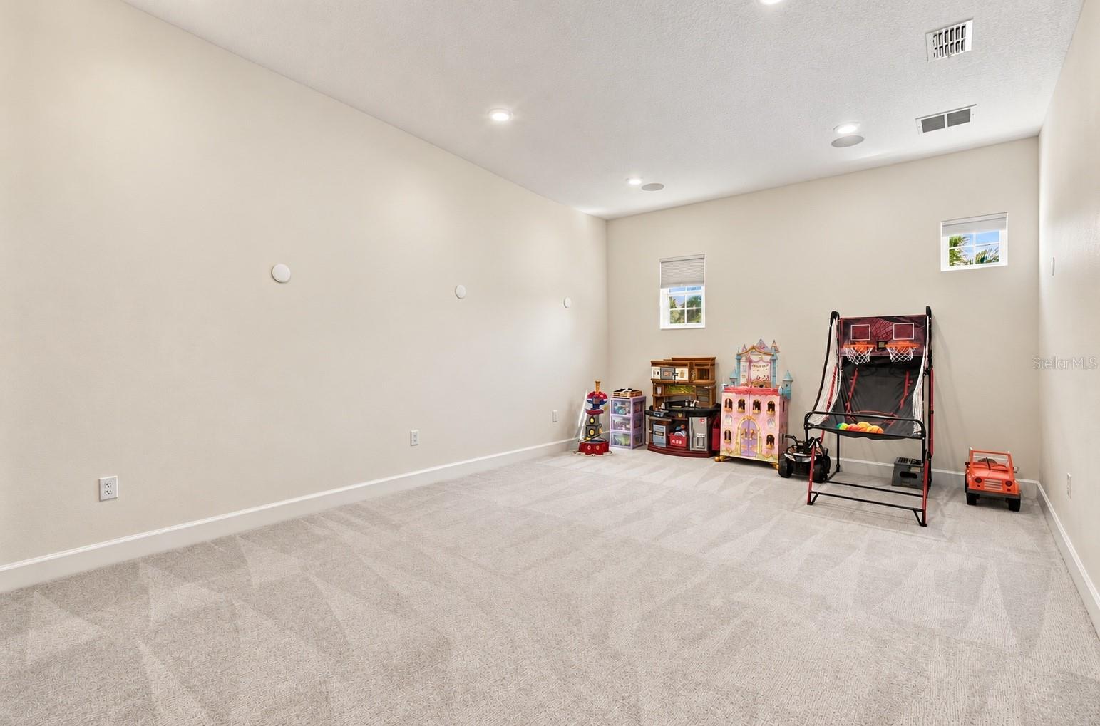 832 MANNS HARBOR DR