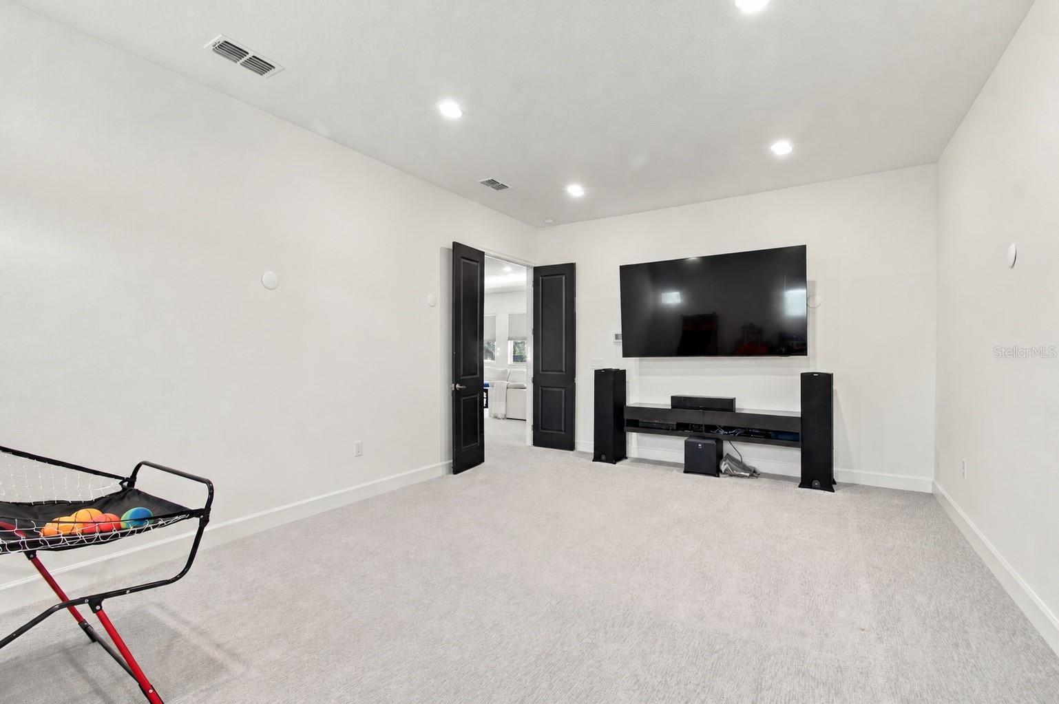 832 MANNS HARBOR DR
