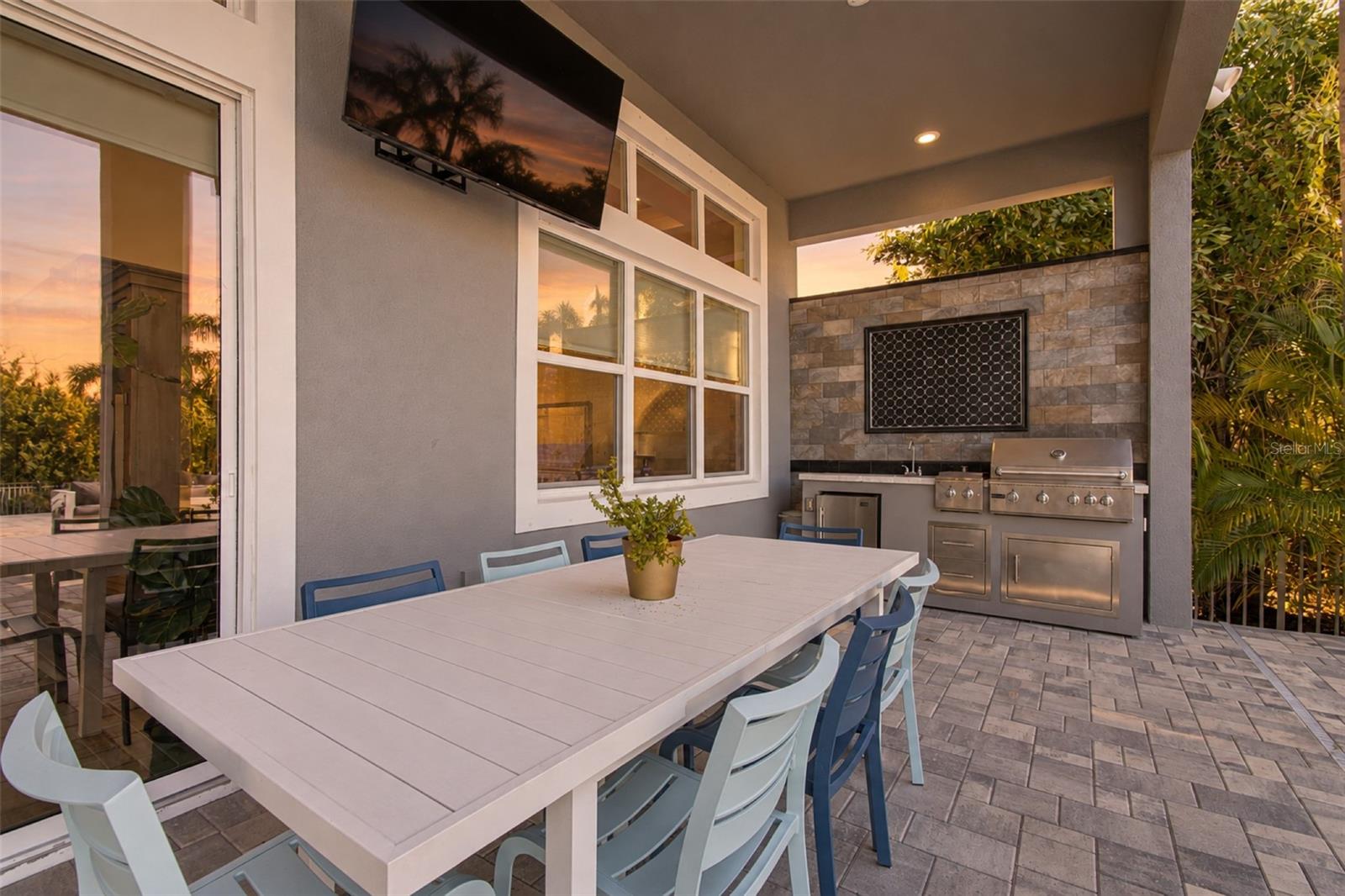 832 MANNS HARBOR DR