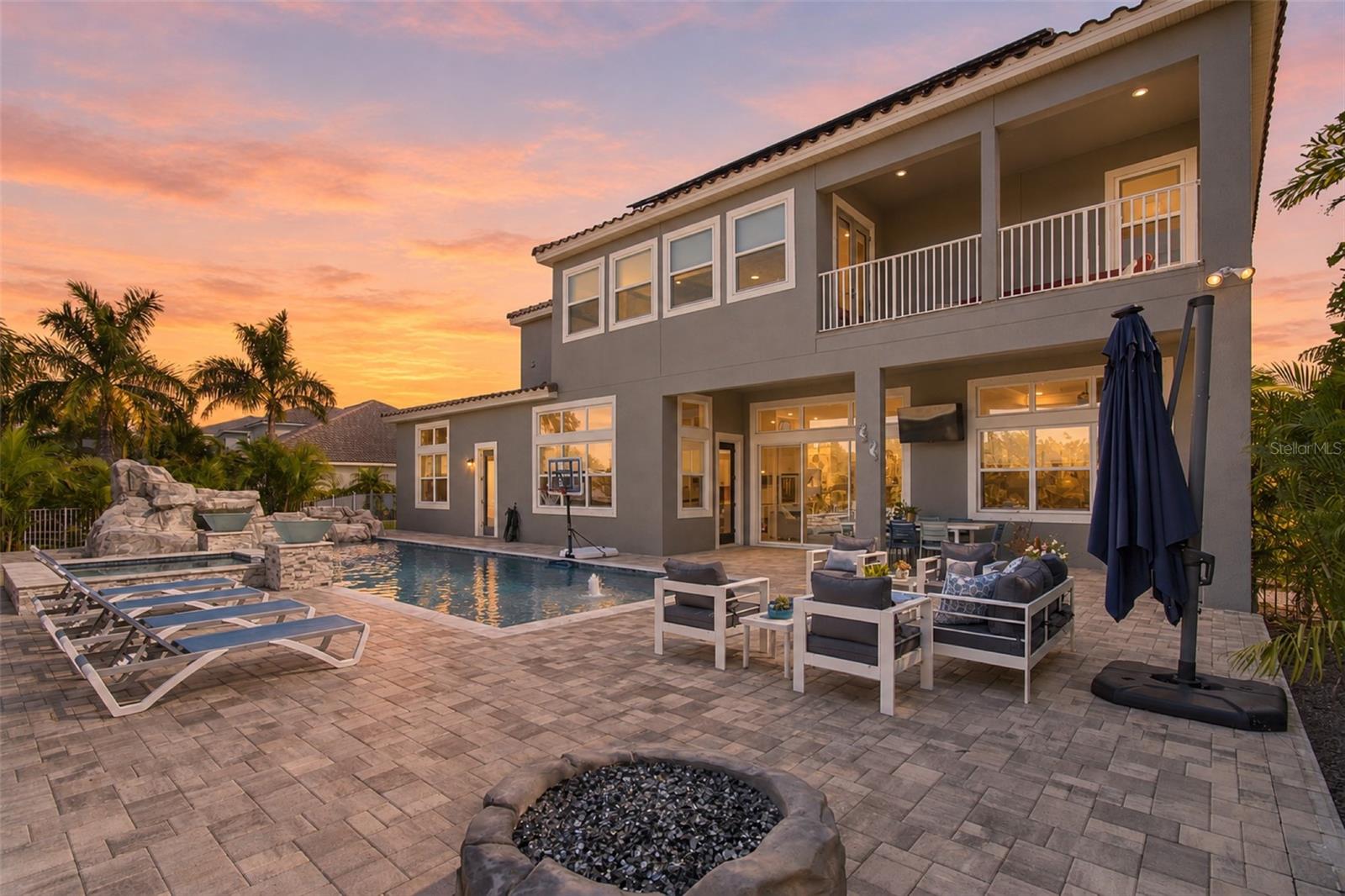 832 MANNS HARBOR DR