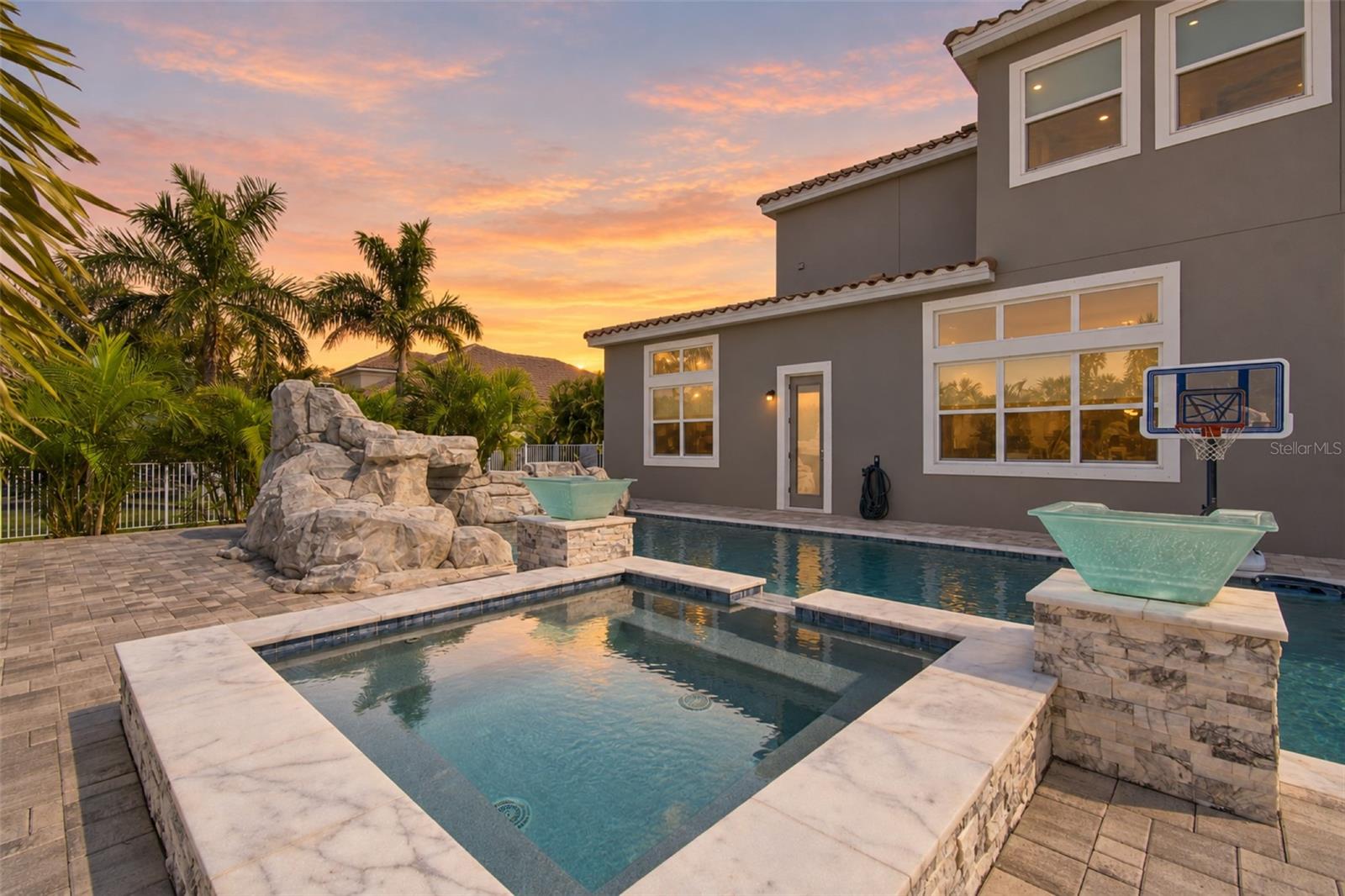 832 MANNS HARBOR DR