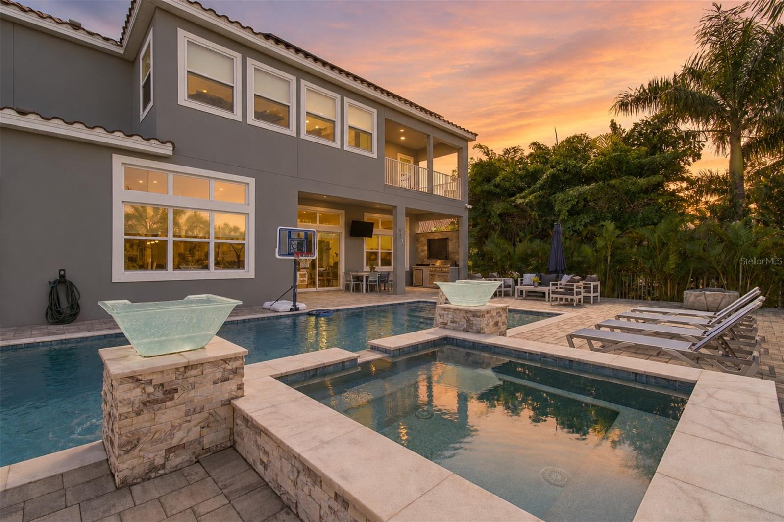 832 MANNS HARBOR DR