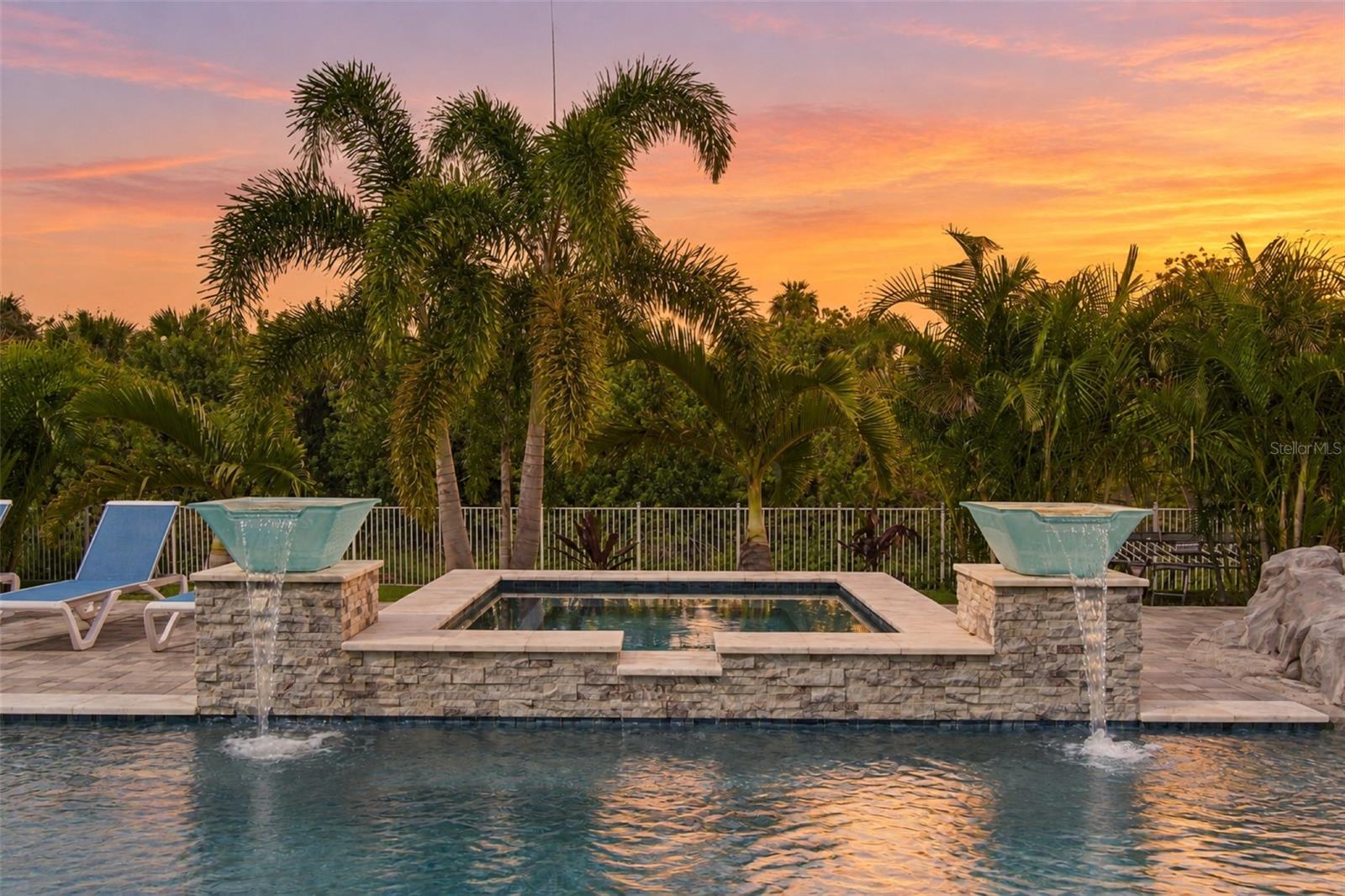 832 MANNS HARBOR DR