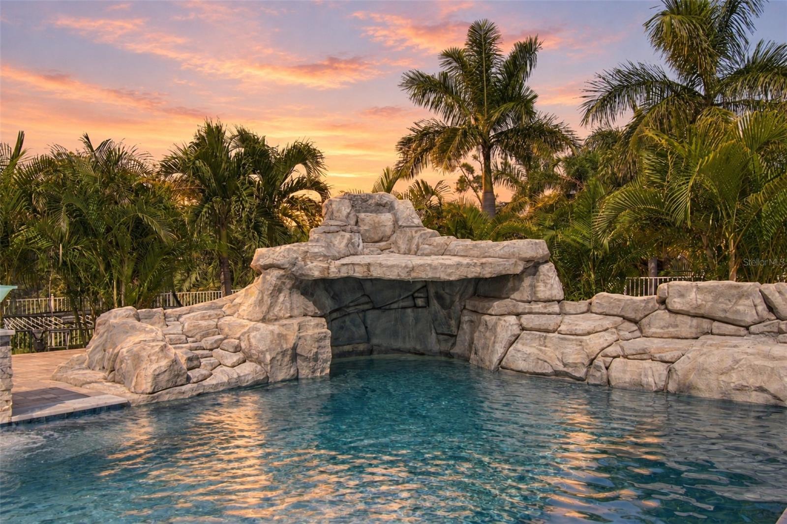 832 MANNS HARBOR DR