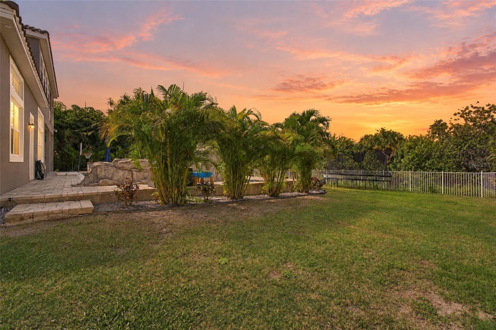 832 MANNS HARBOR DR