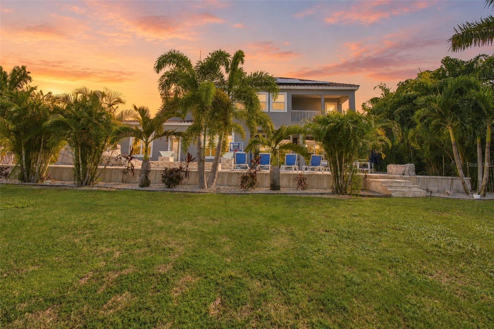832 MANNS HARBOR DR