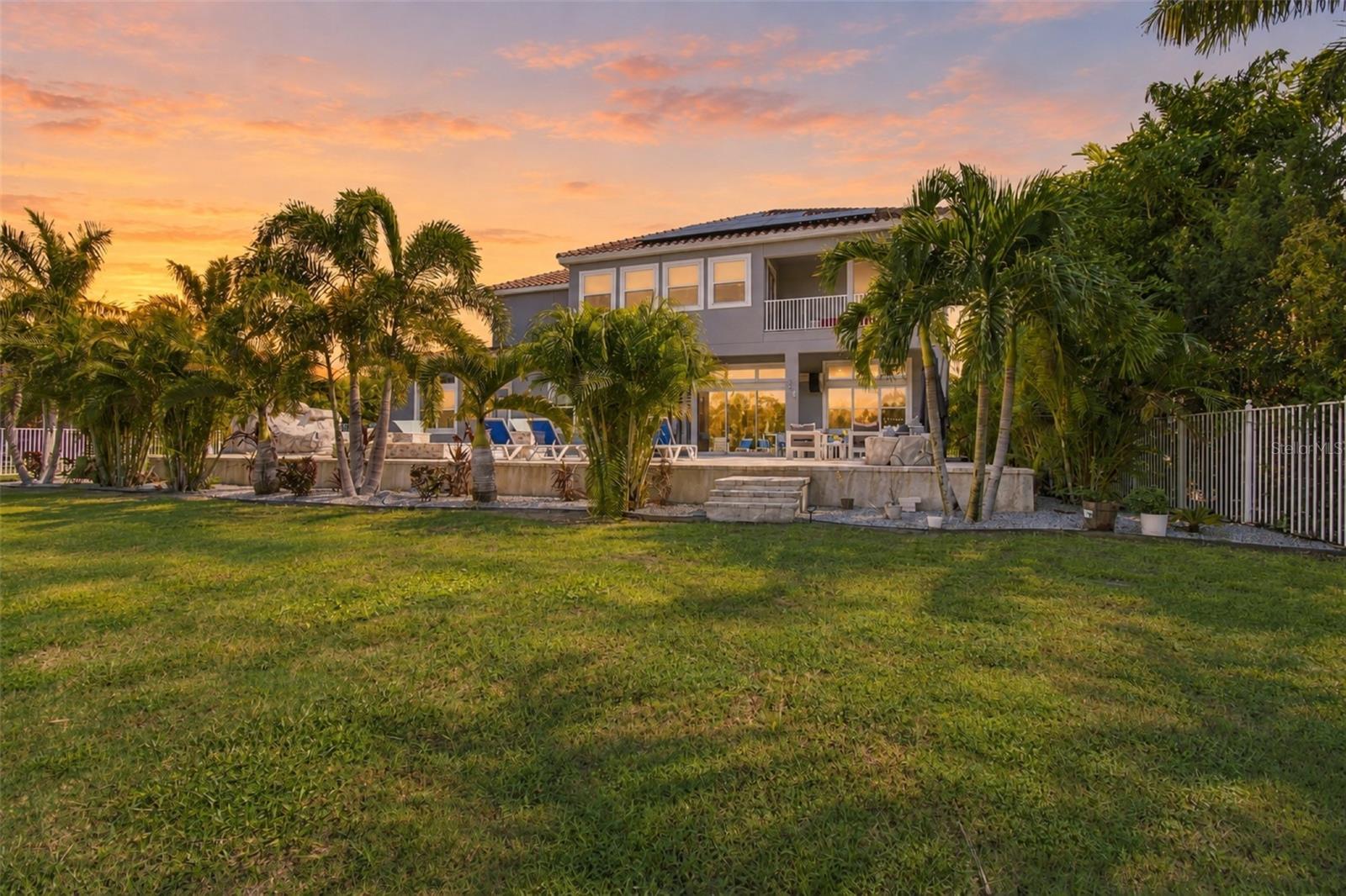 832 MANNS HARBOR DR