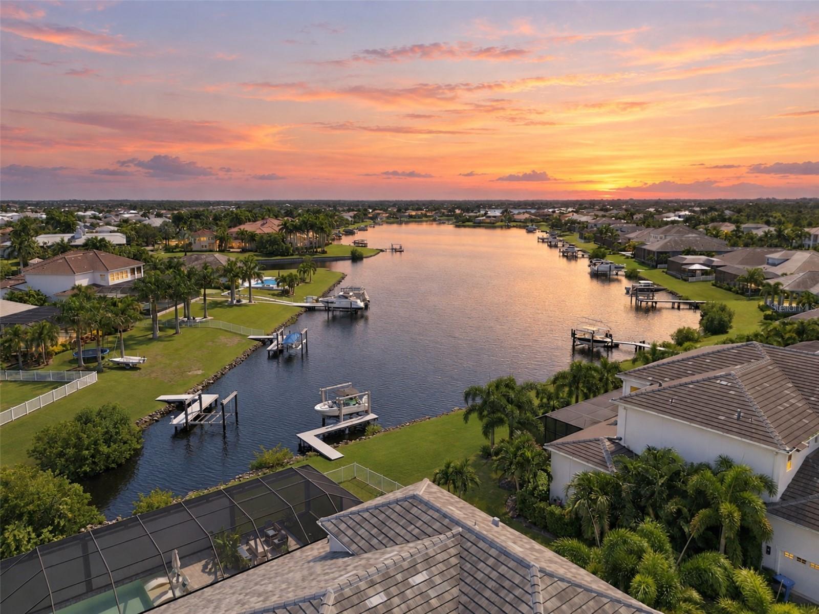 832 MANNS HARBOR DR
