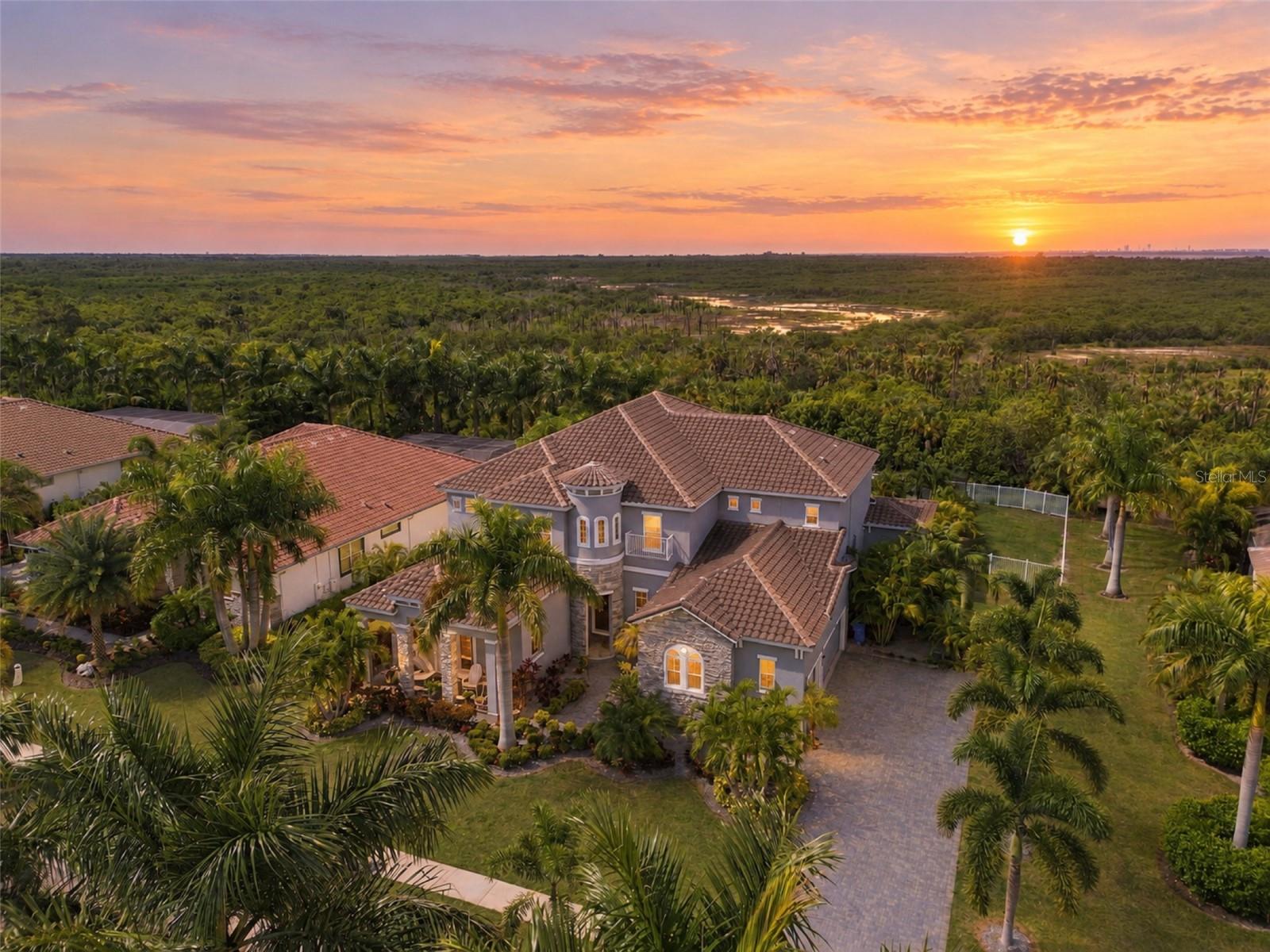 832 MANNS HARBOR DR