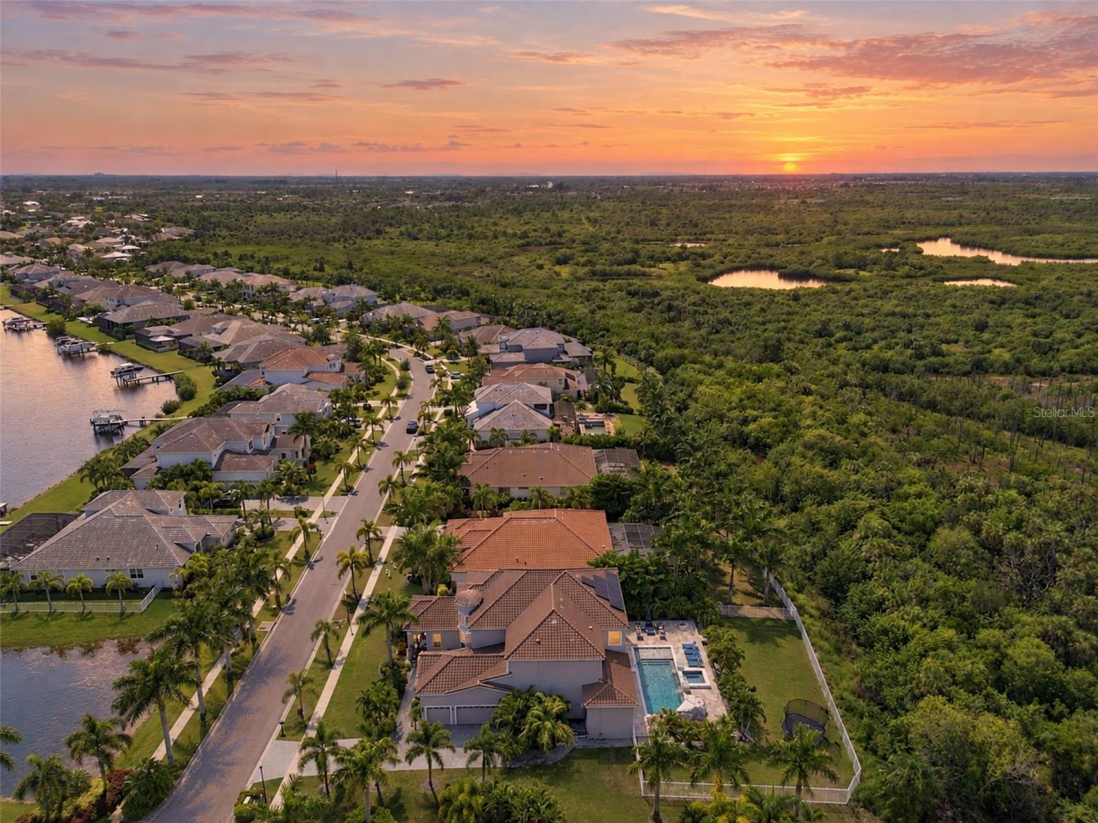 832 MANNS HARBOR DR