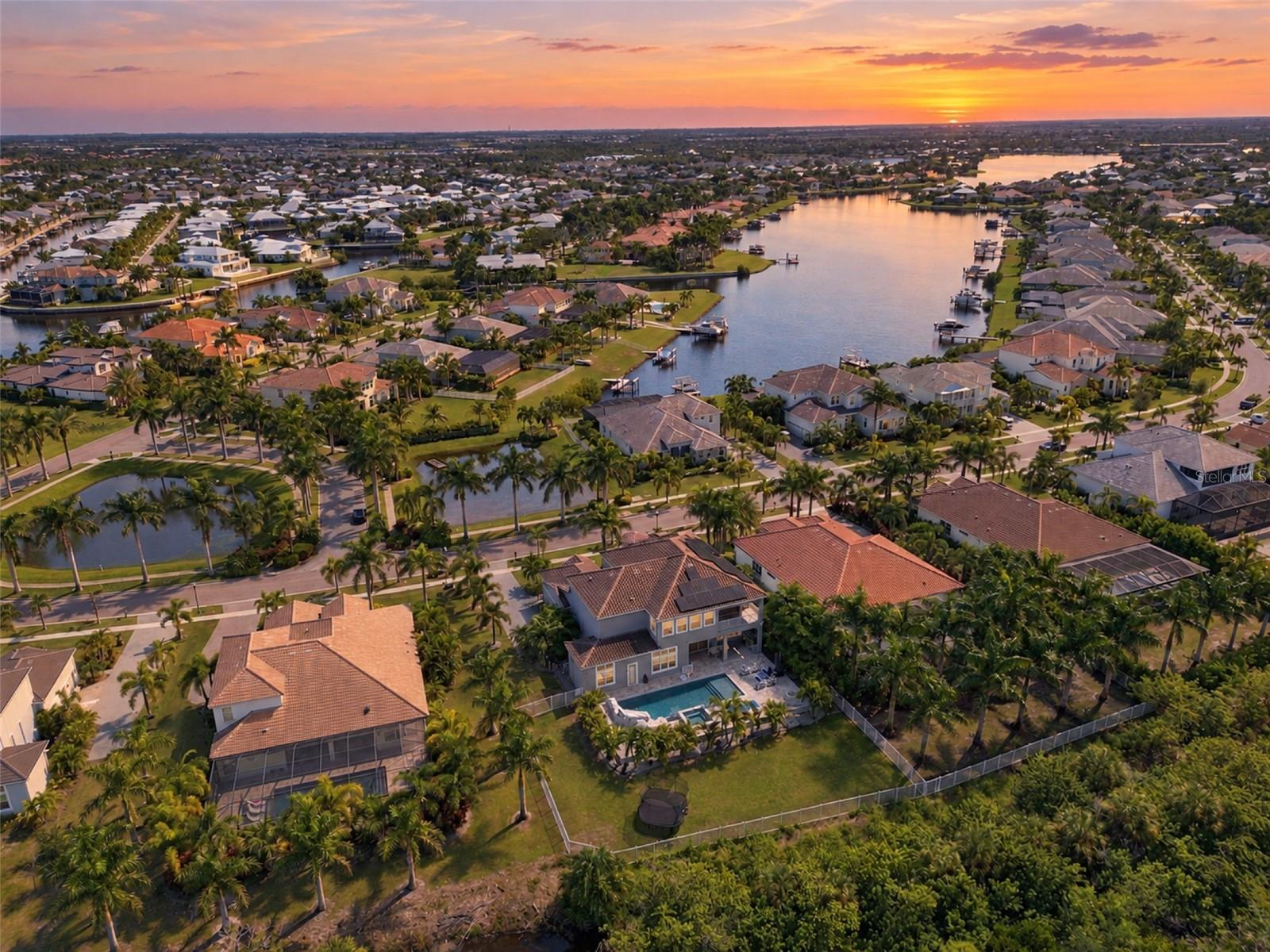 832 MANNS HARBOR DR