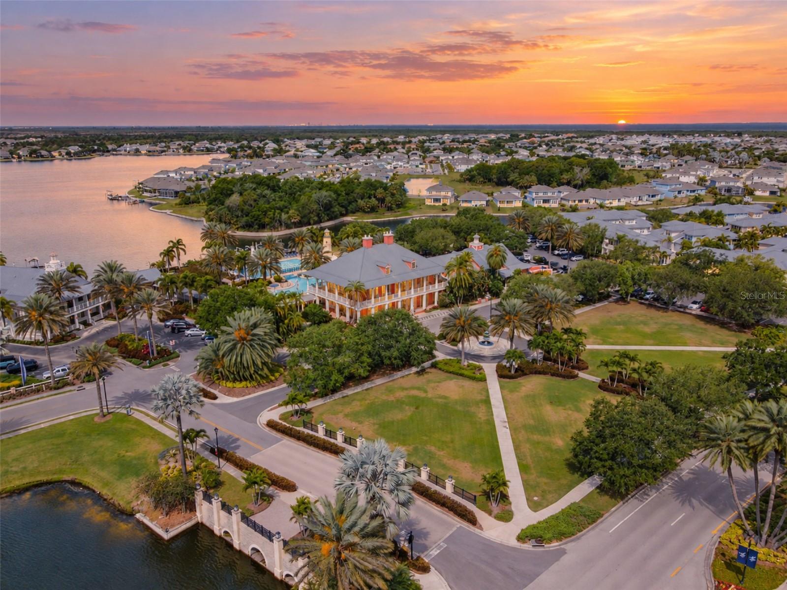 832 MANNS HARBOR DR