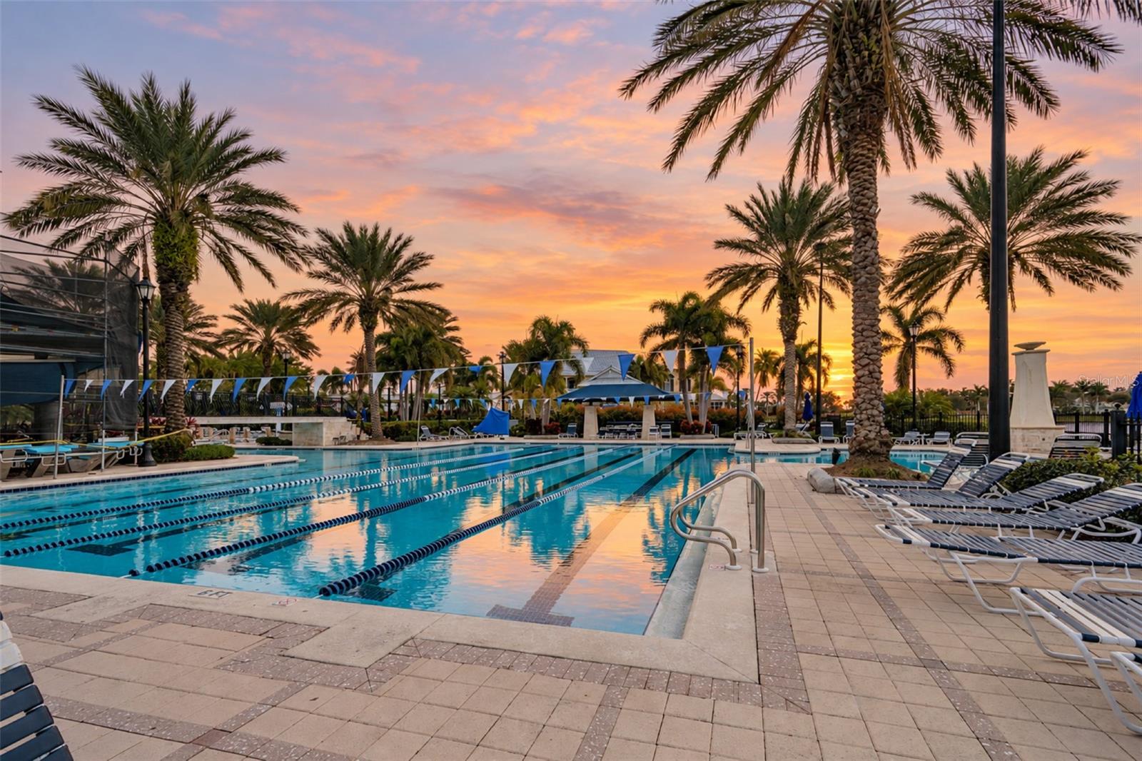 832 MANNS HARBOR DR
