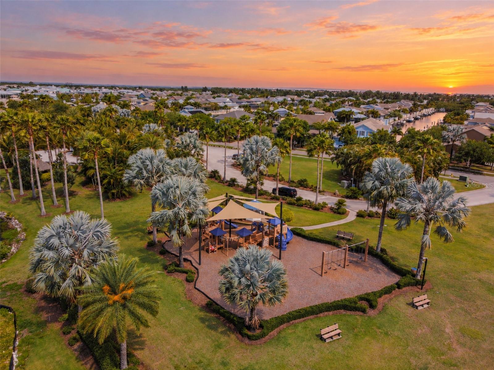 832 MANNS HARBOR DR