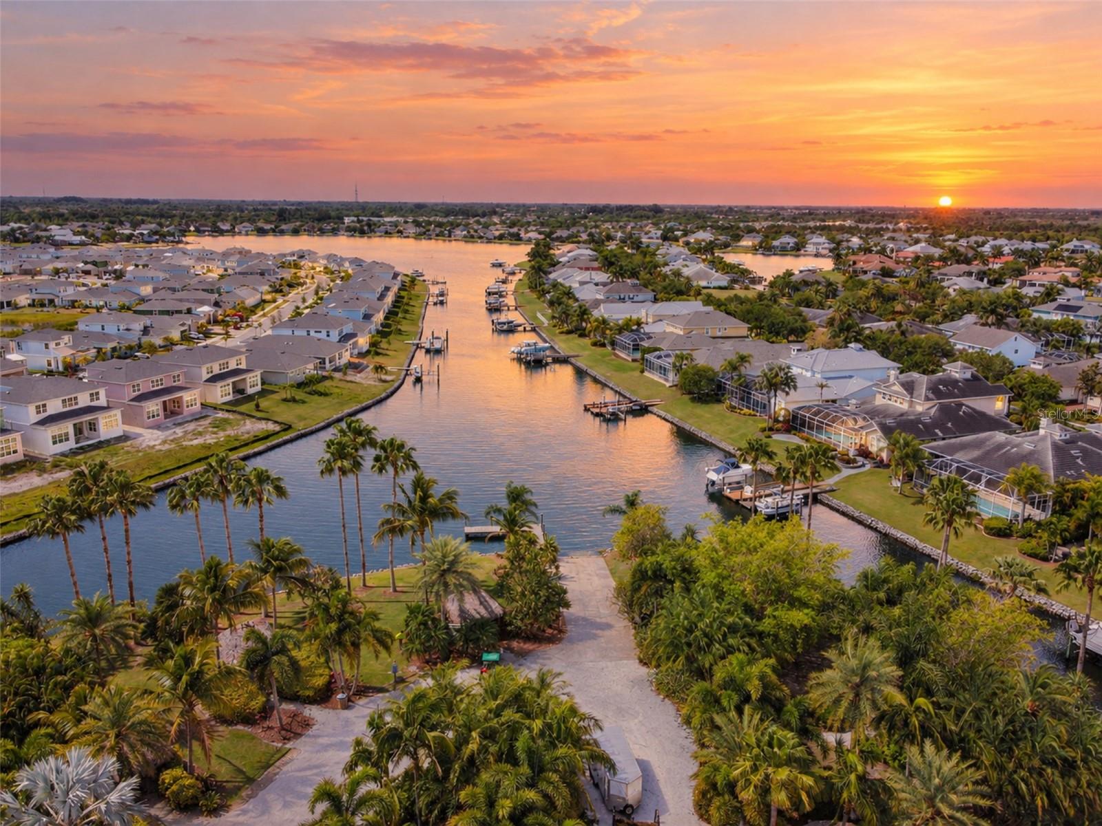 832 MANNS HARBOR DR