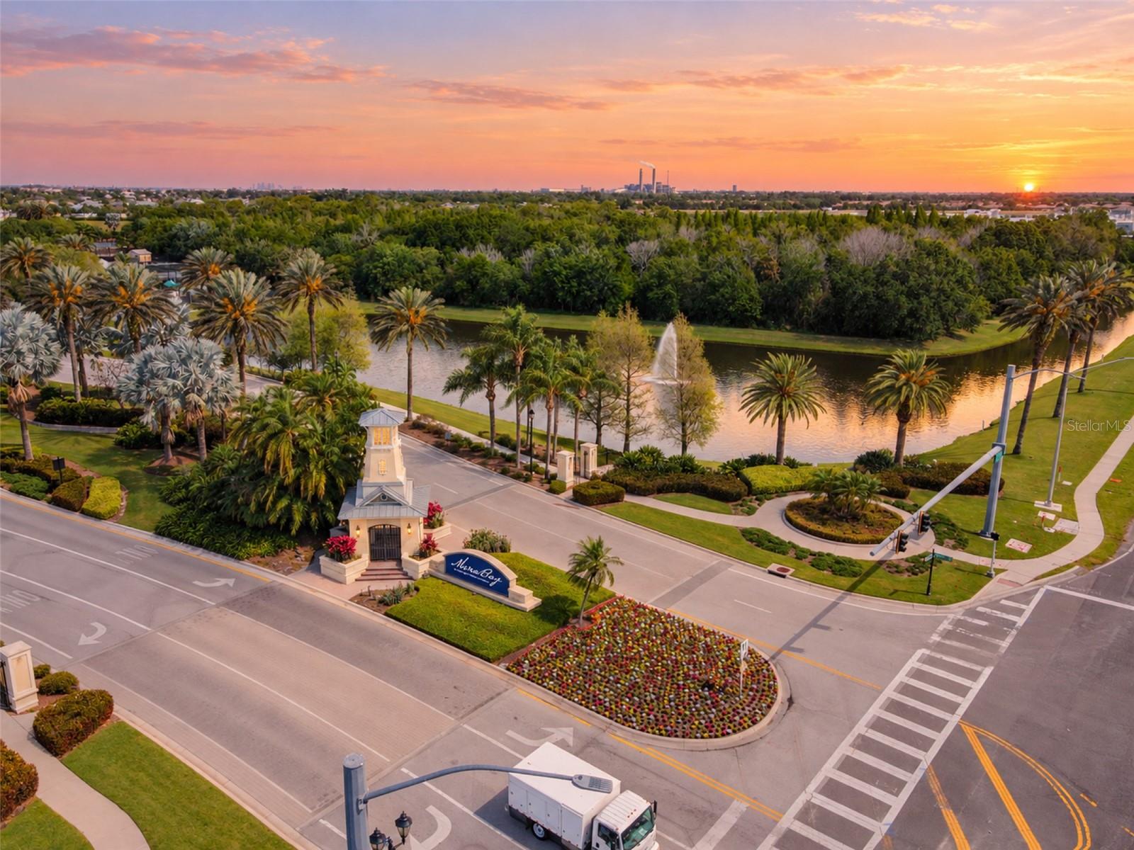 832 MANNS HARBOR DR