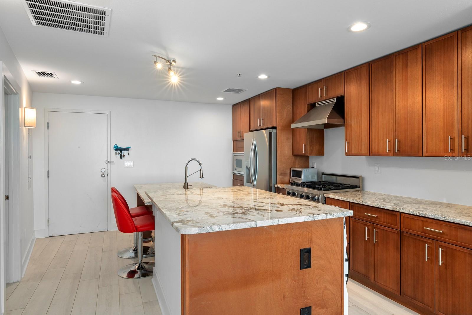 1208 E KENNEDY BLVD #723