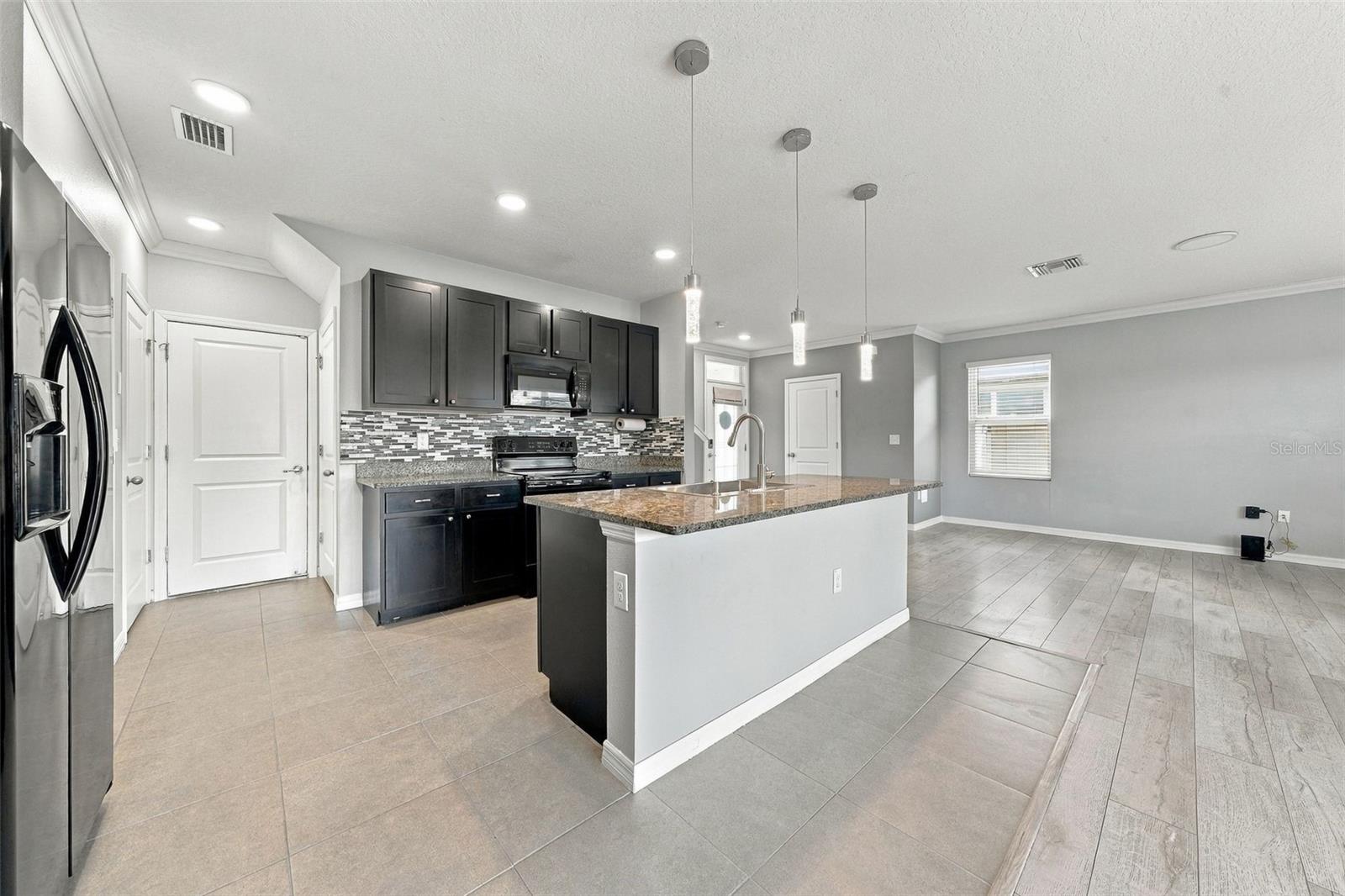 8028 PELICAN REED CIR