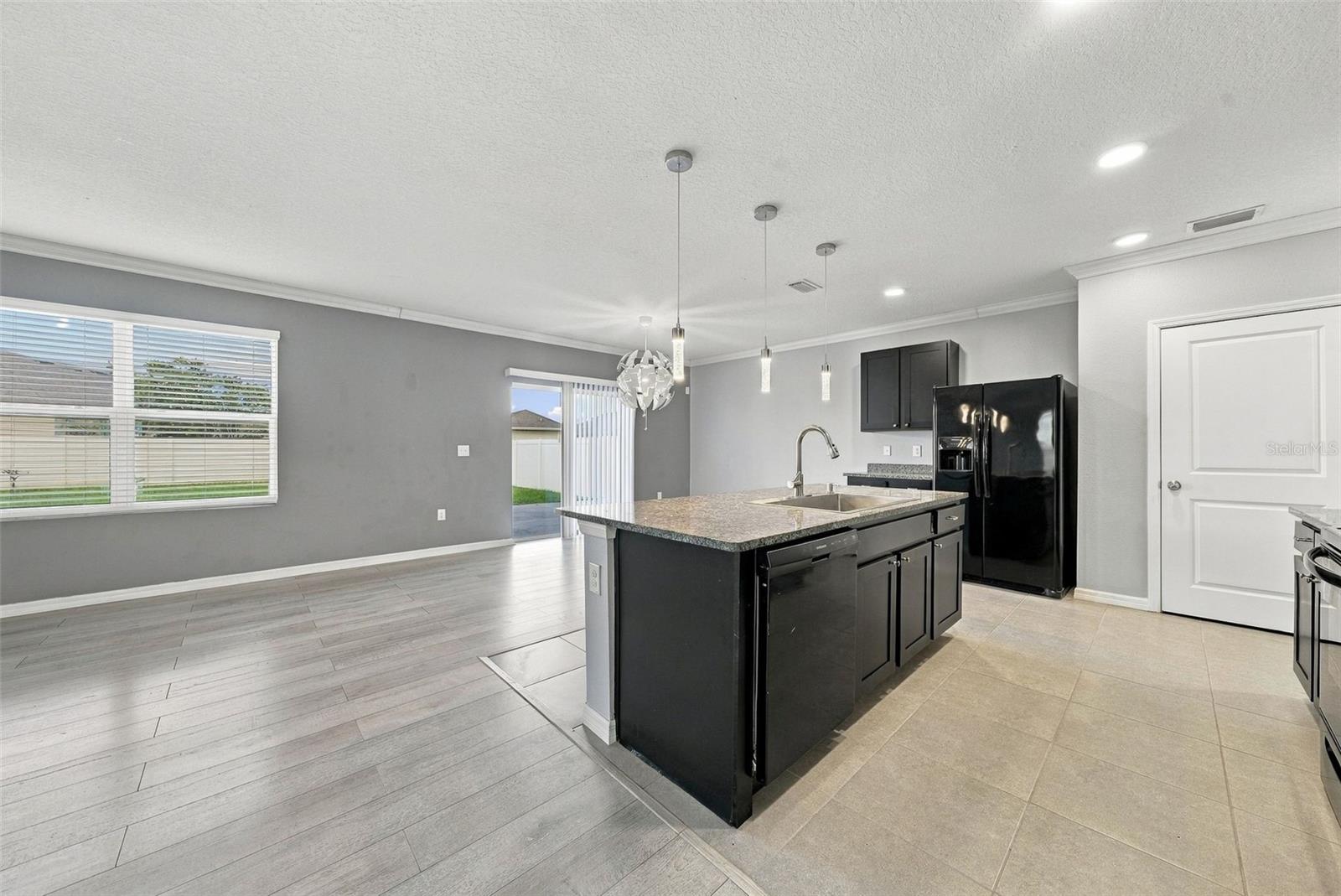 8028 PELICAN REED CIR
