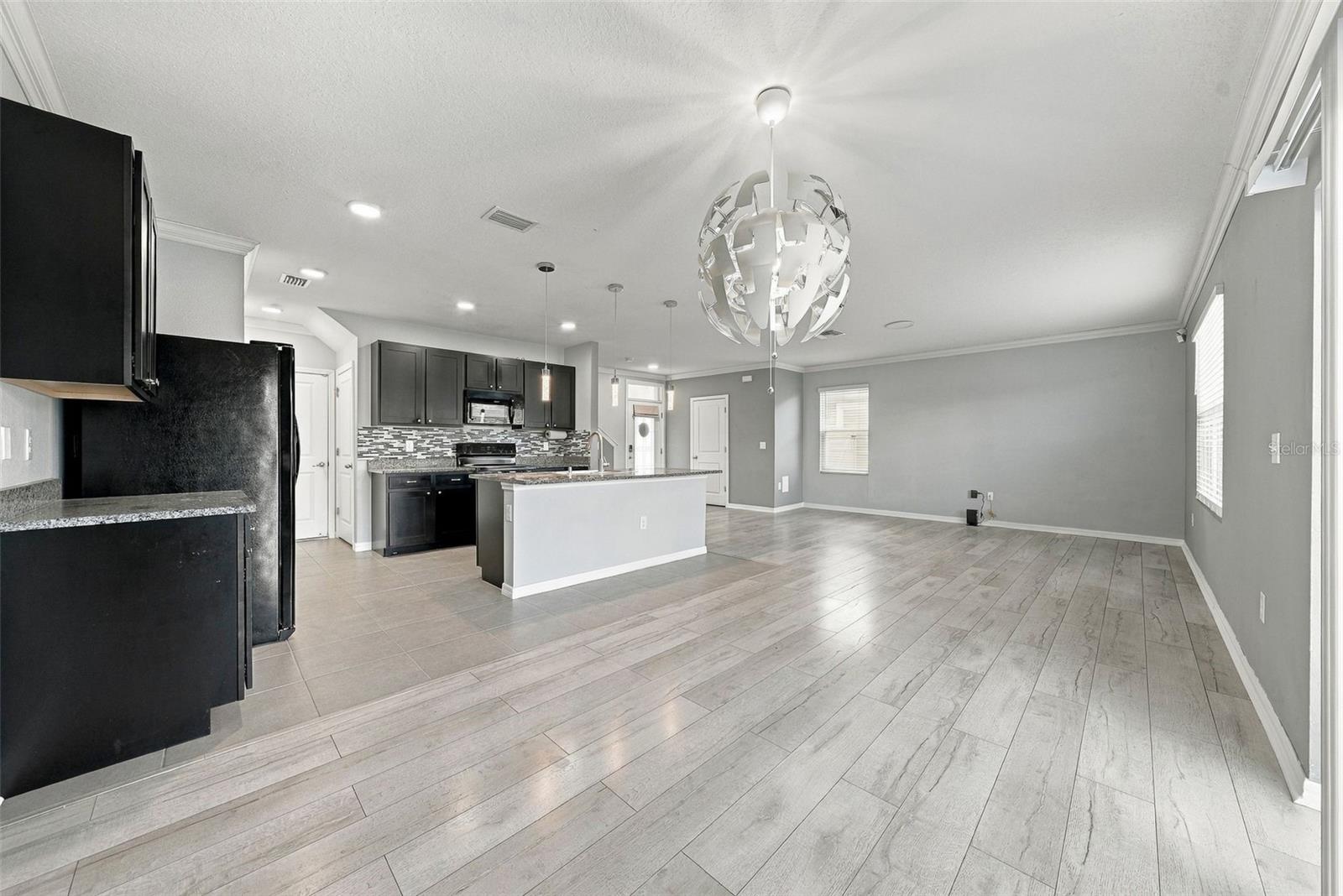 8028 PELICAN REED CIR