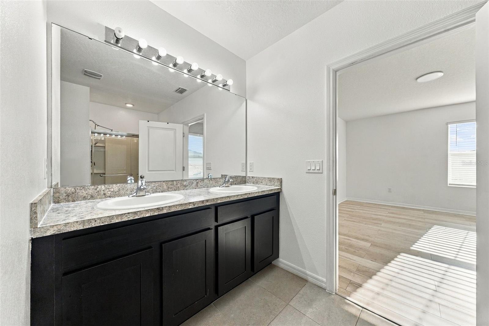 8028 PELICAN REED CIR