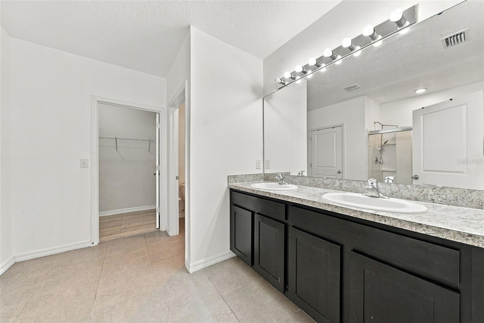 8028 PELICAN REED CIR