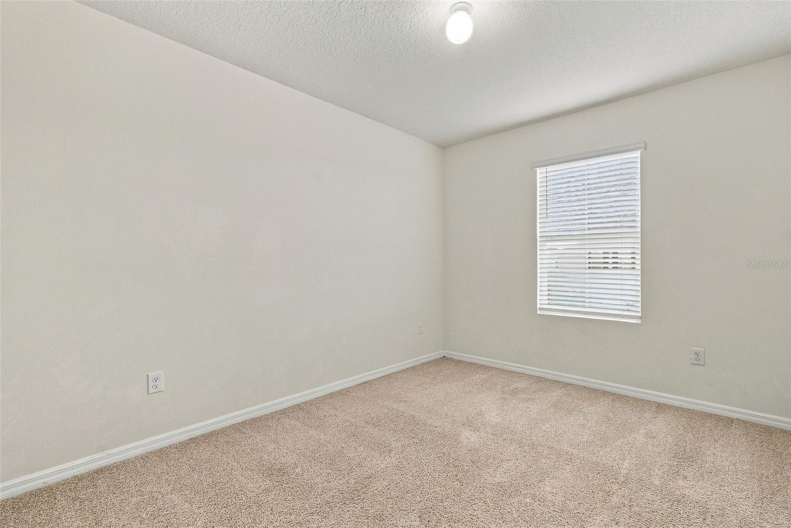 8028 PELICAN REED CIR
