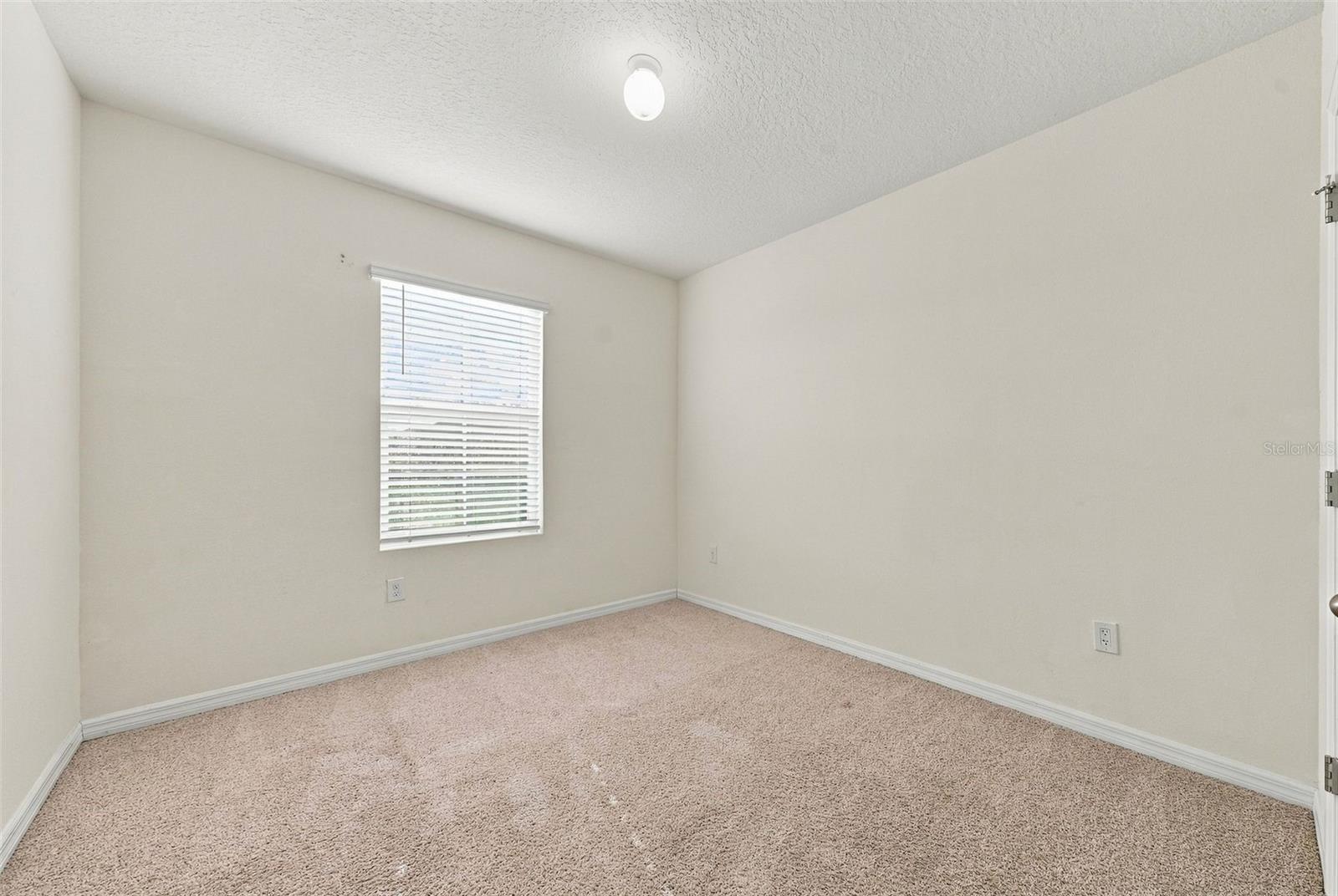 8028 PELICAN REED CIR