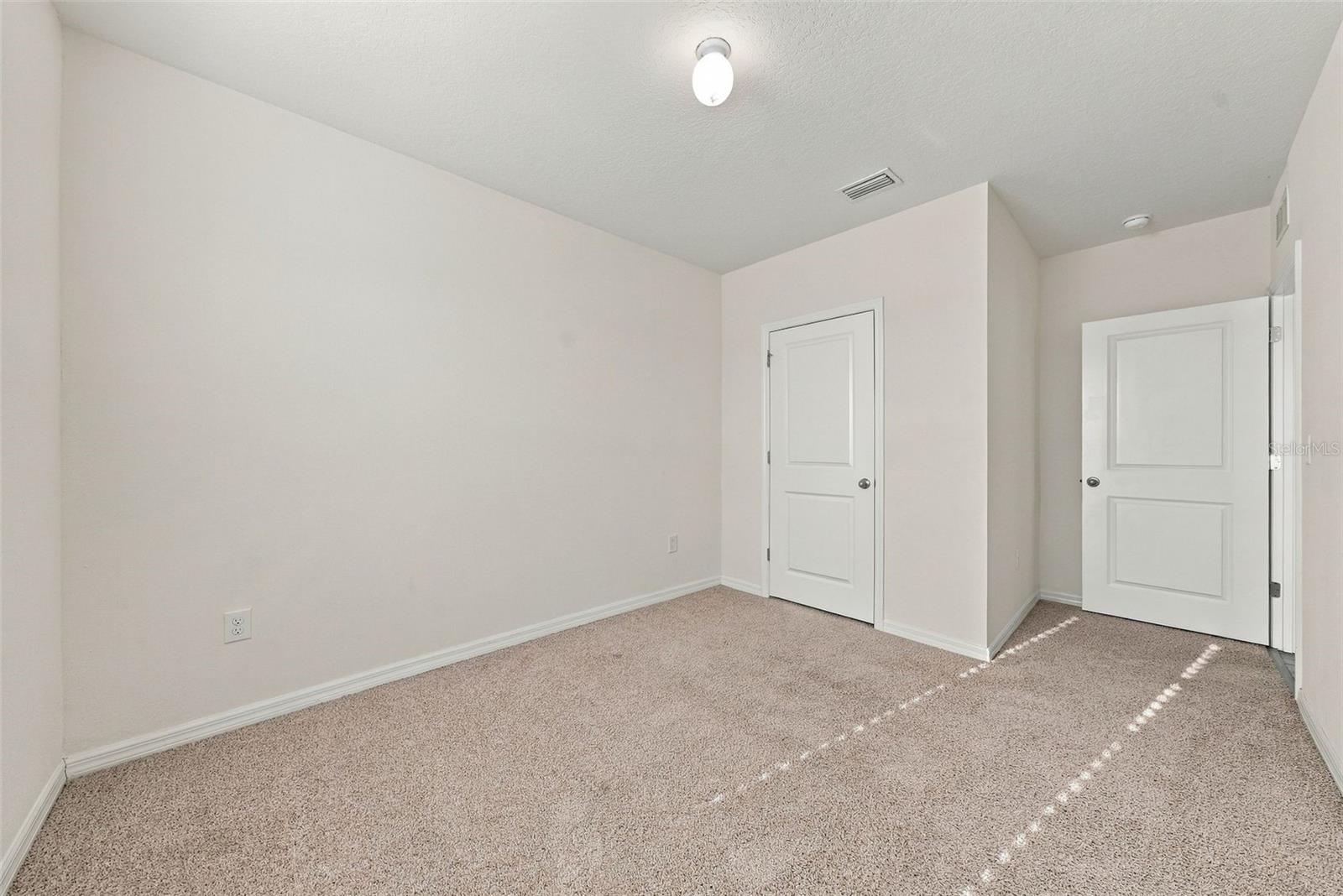 8028 PELICAN REED CIR