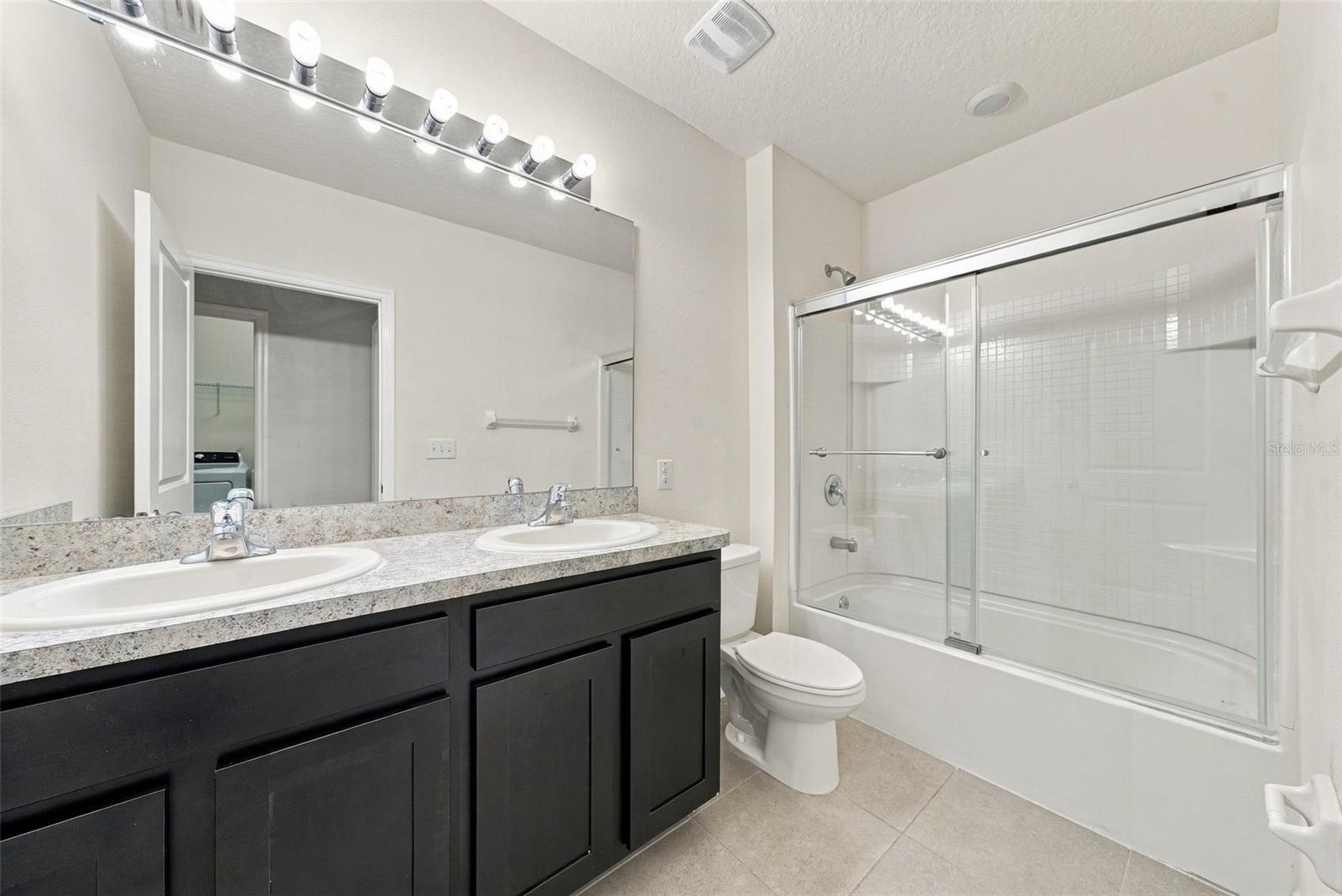 8028 PELICAN REED CIR