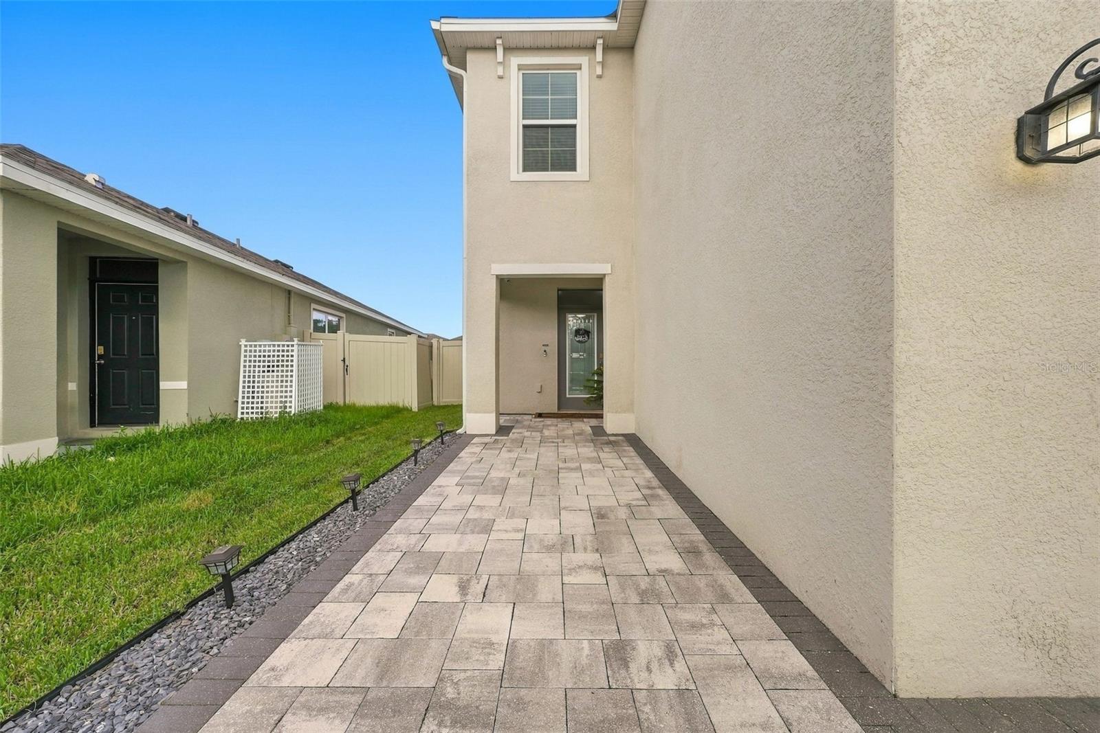 8028 PELICAN REED CIR
