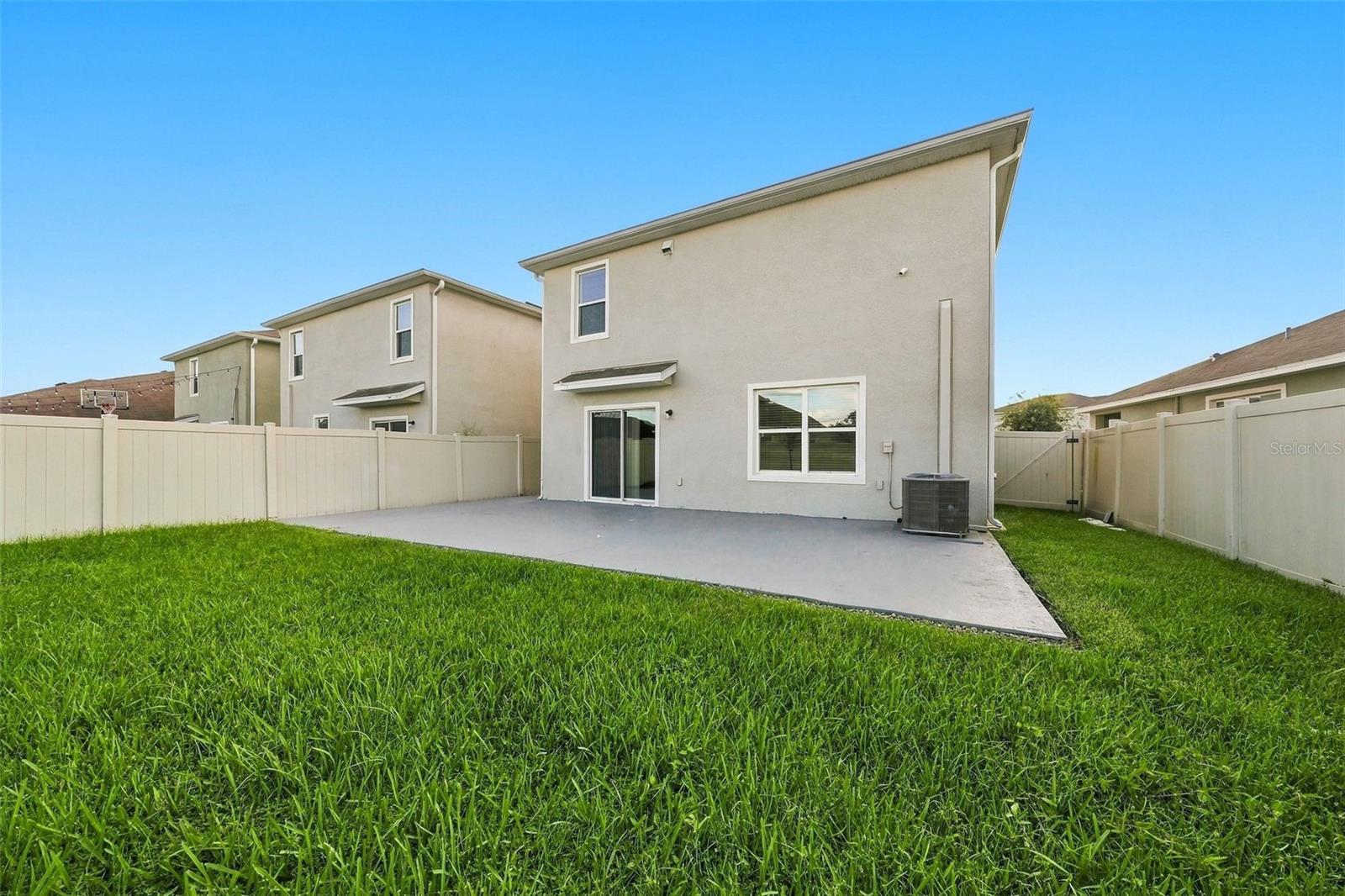 8028 PELICAN REED CIR