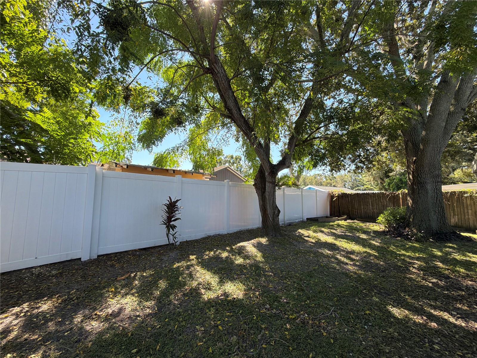 16005 WOODPINE DR