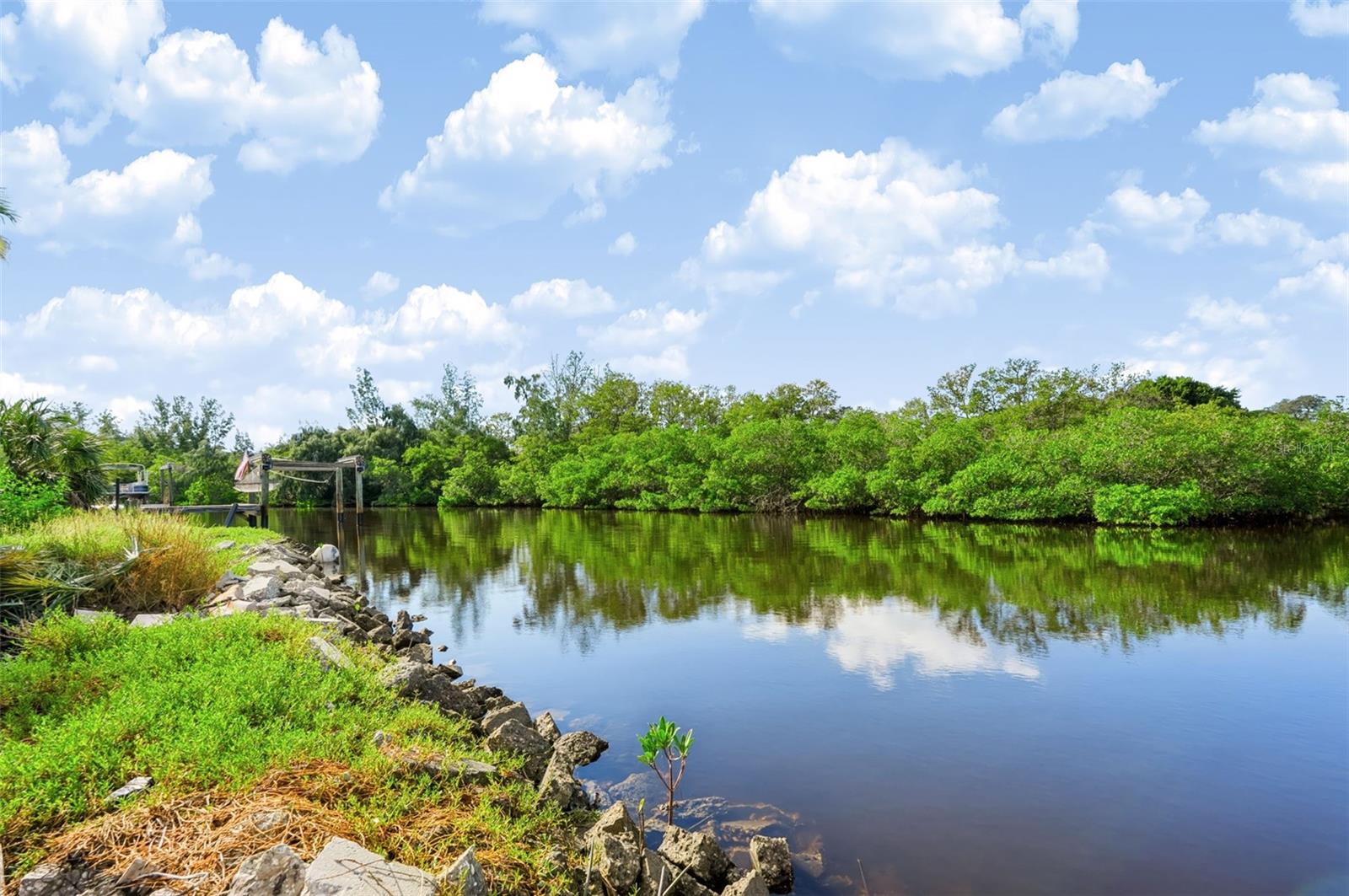 2123 BAYOU DR
