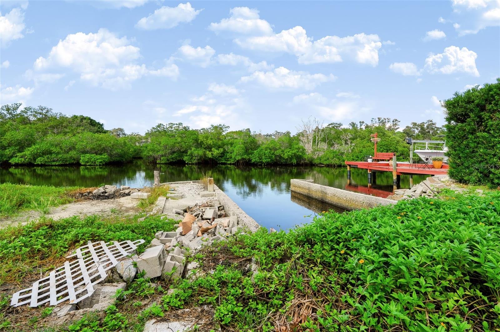 2123 BAYOU DR