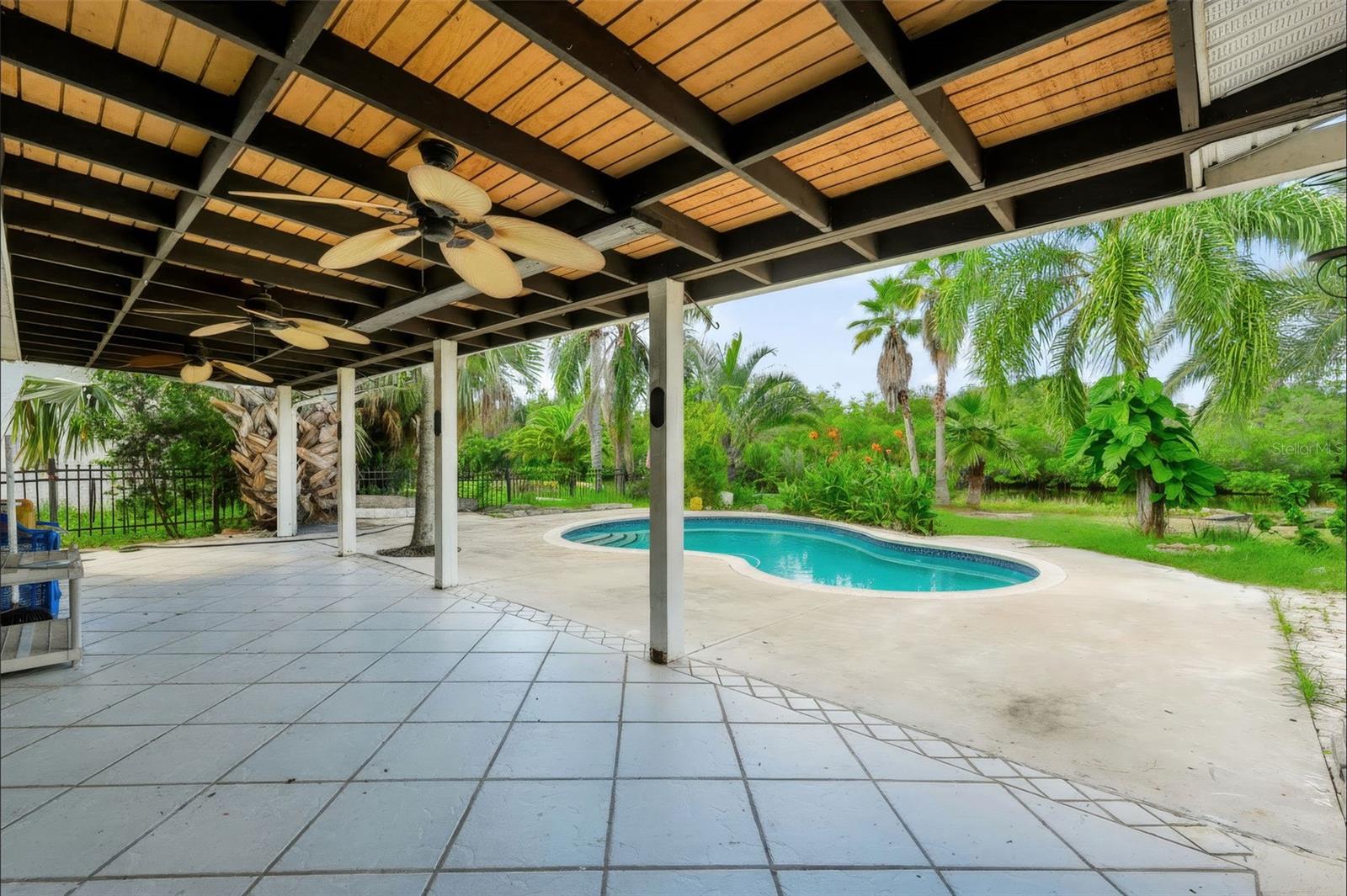 2123 BAYOU DR
