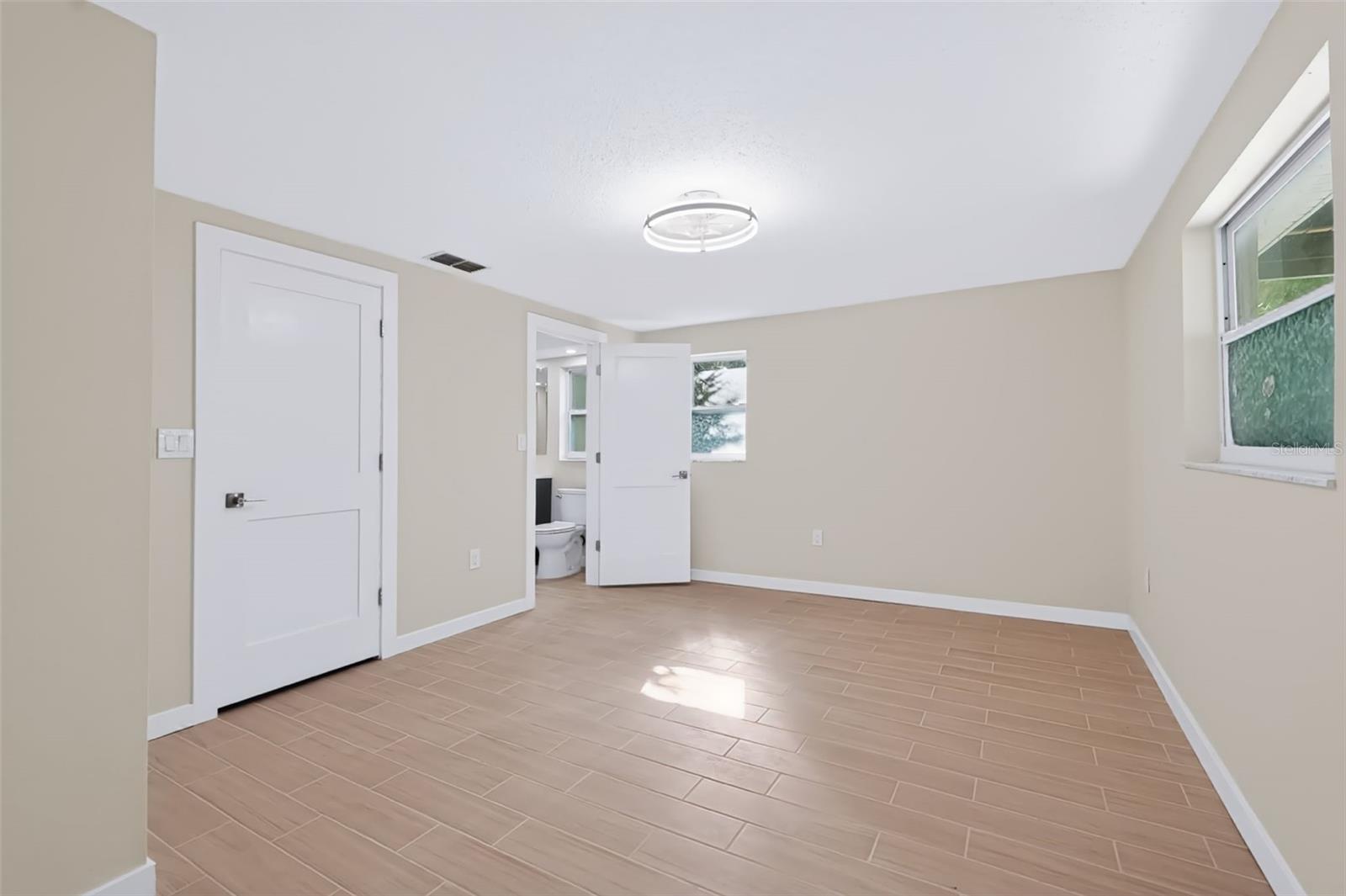 2123 BAYOU DR