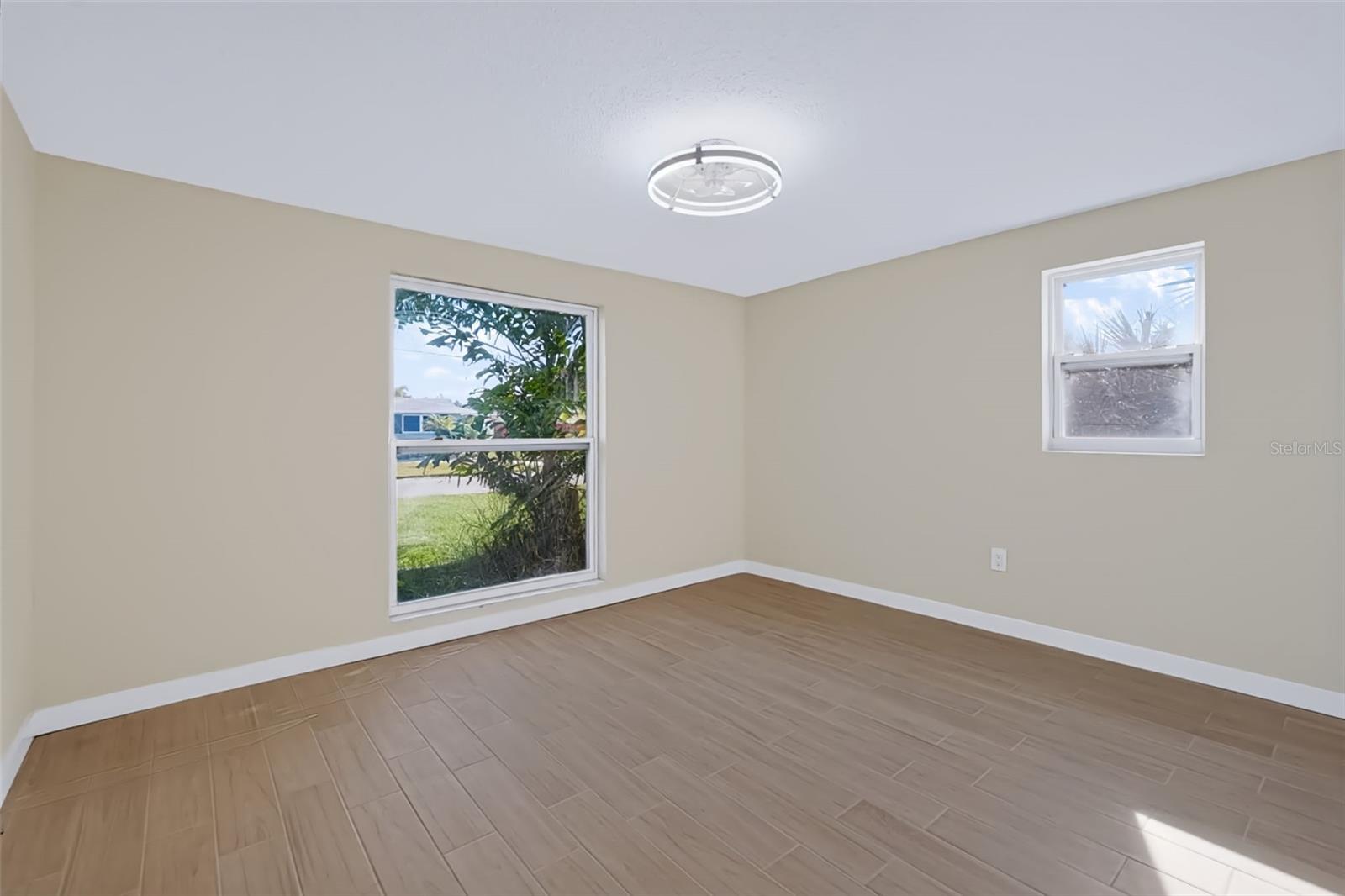 2123 BAYOU DR